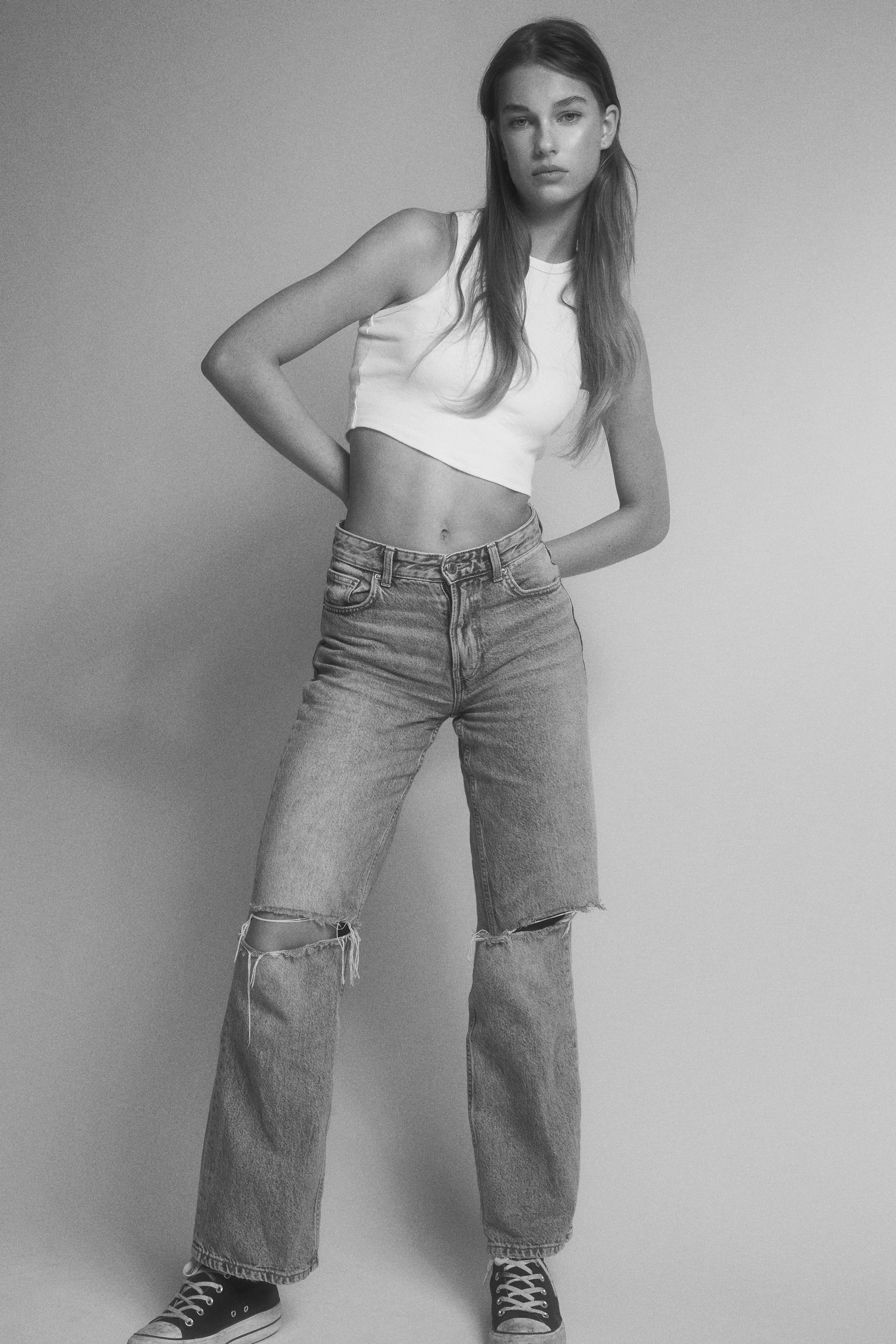 Mirthe Beijer from Elite Models Amsterdam wearing a white shirt and ripped jeans in these Calvin Klein style fashion photos by JMstudio