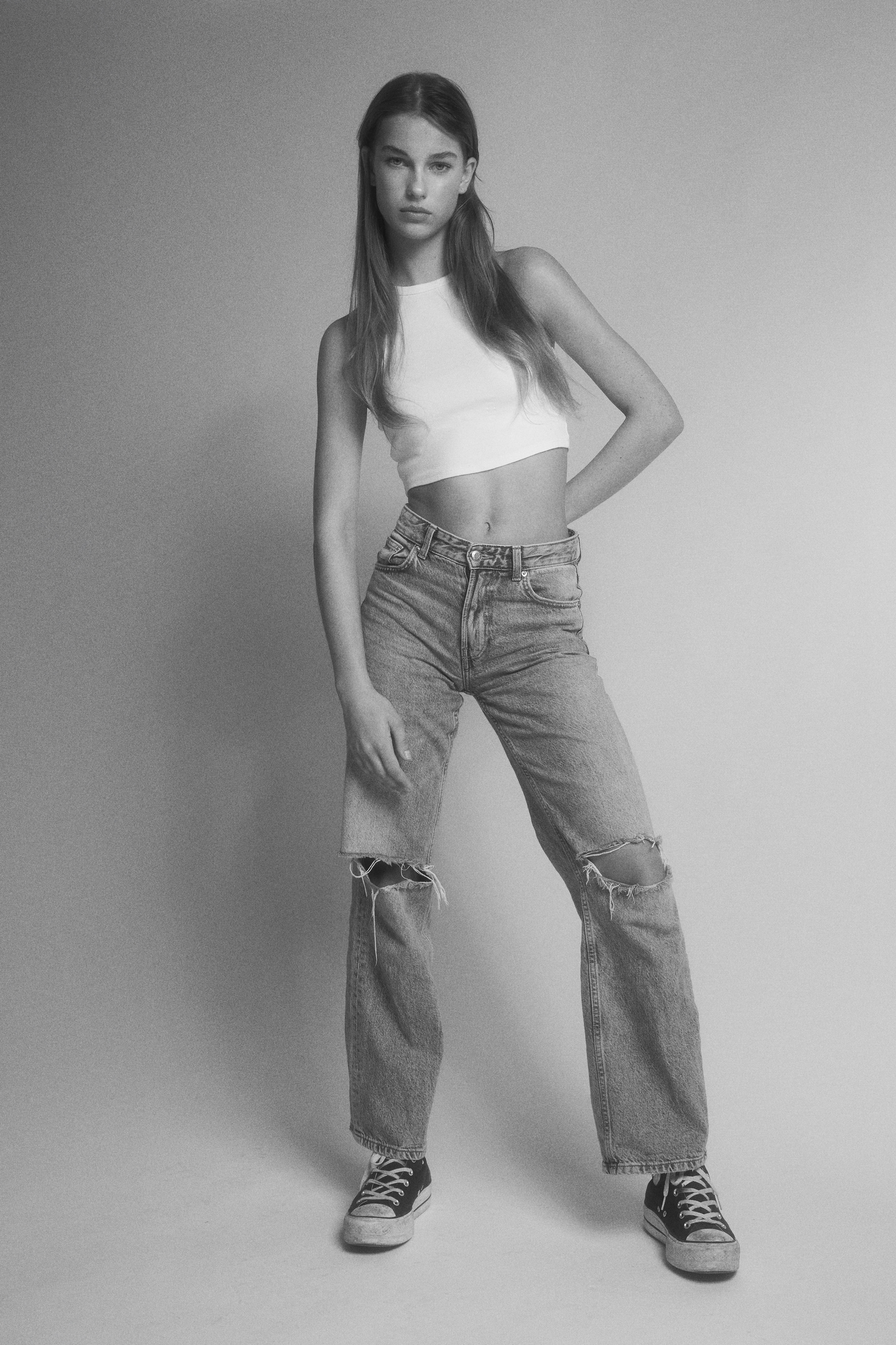 Mirthe Beijer from Elite Models Amsterdam wearing a white shirt and ripped jeans in these Calvin Klein style fashion photos by JMstudio