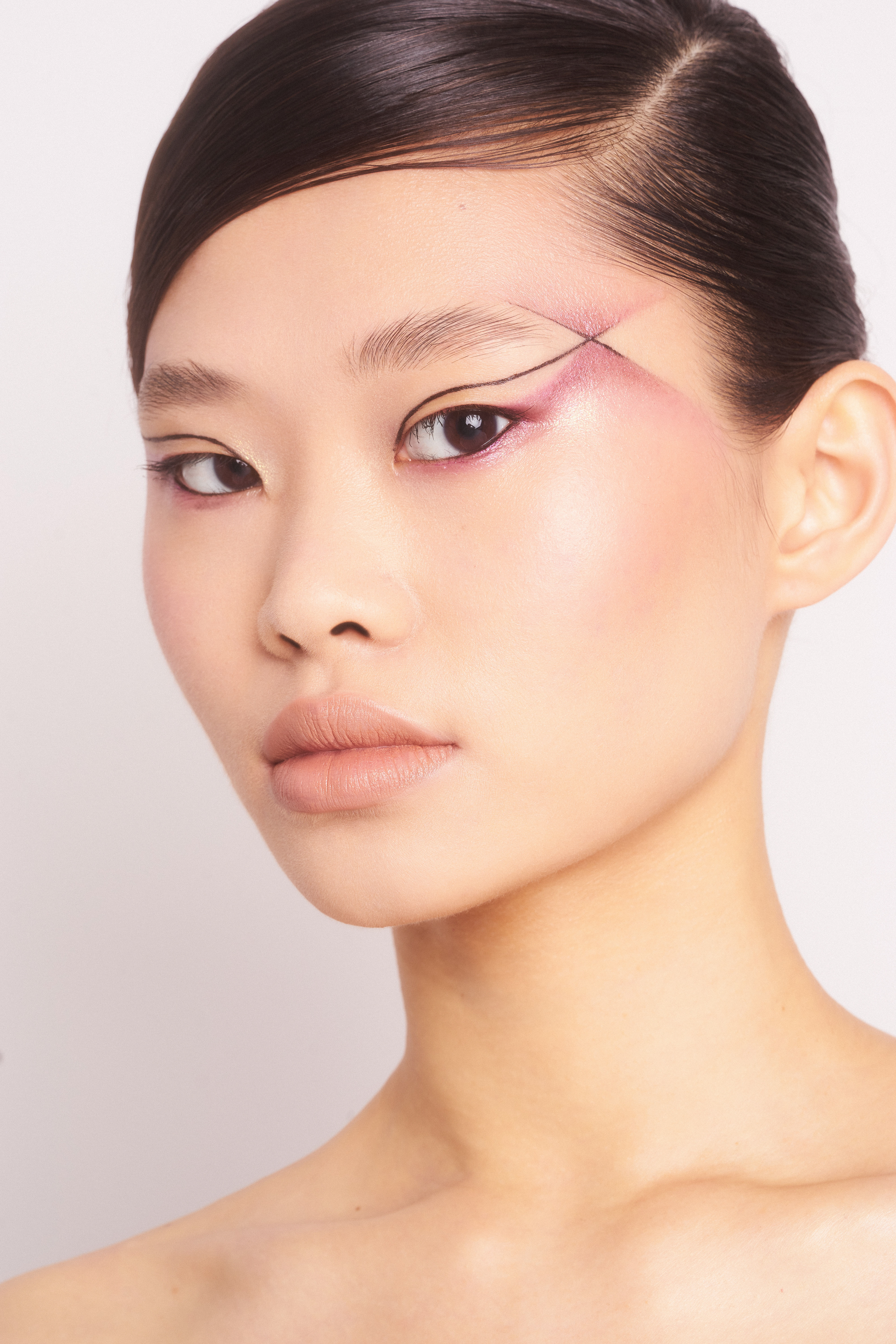Model Arianne Xiang in Beauty Photographs for makeup artist school Art of Colors' student Lotje Tempelman
