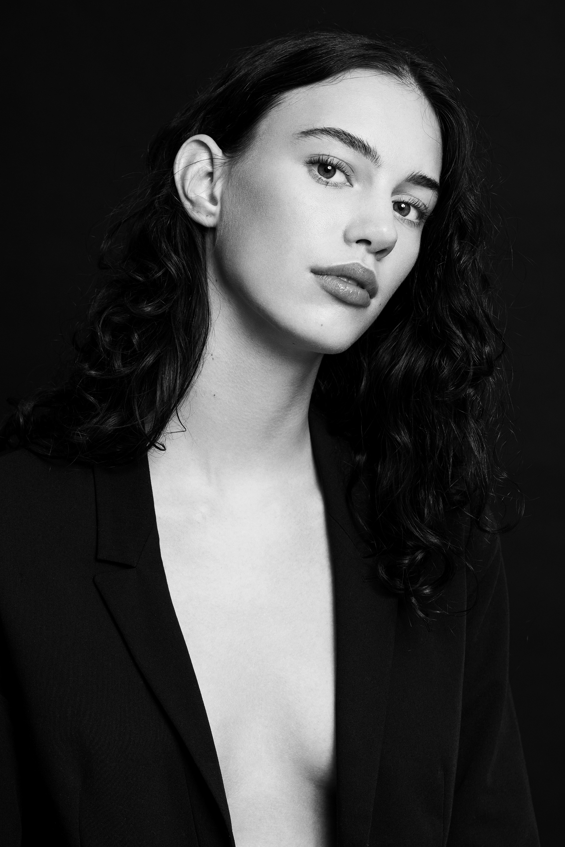 Robine Bitter from Elite Amsterdam wearing a black blazer. 