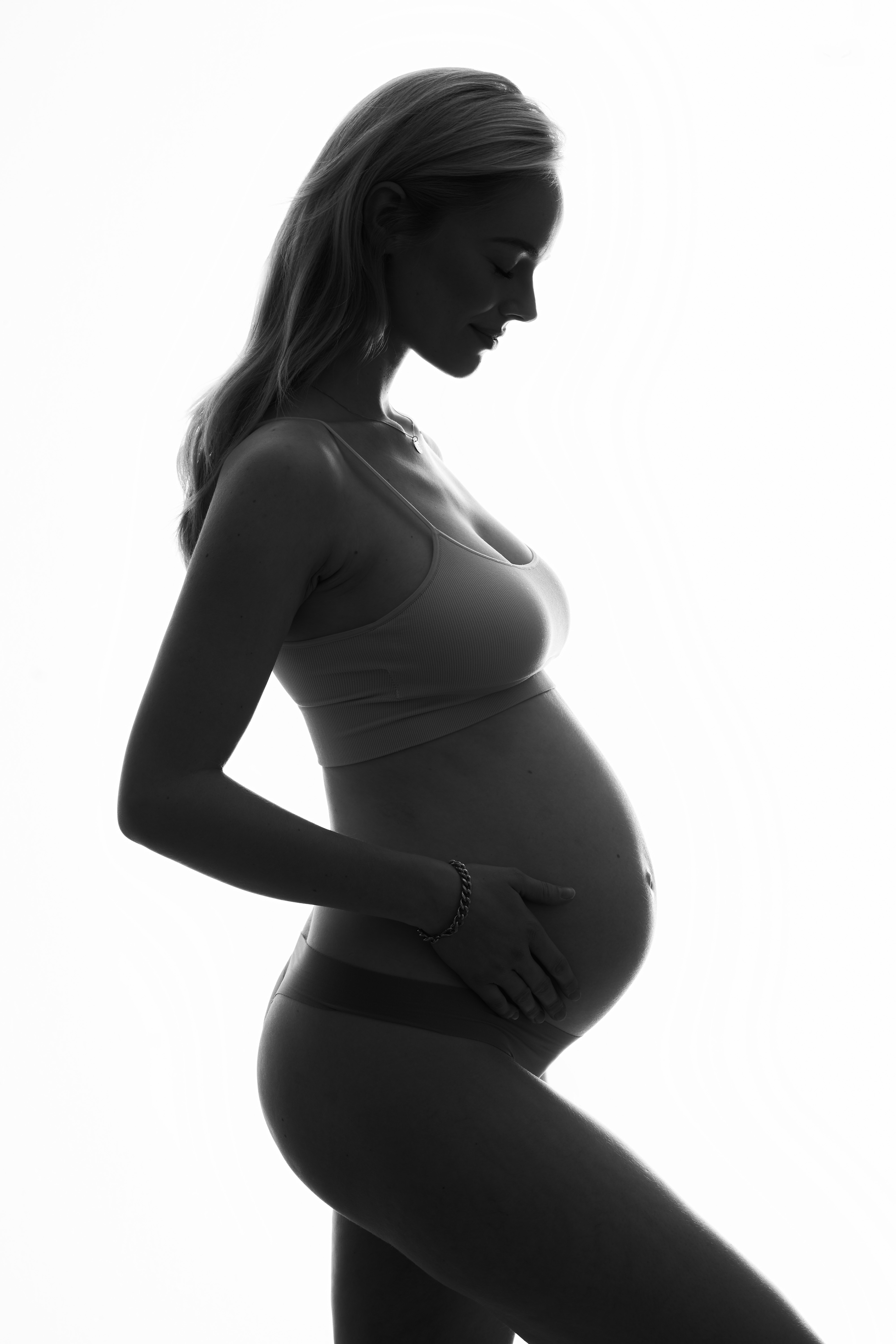 Lonneke Bakker in Maternity Photos Zwangerschapsfotografie shot by JMstudio