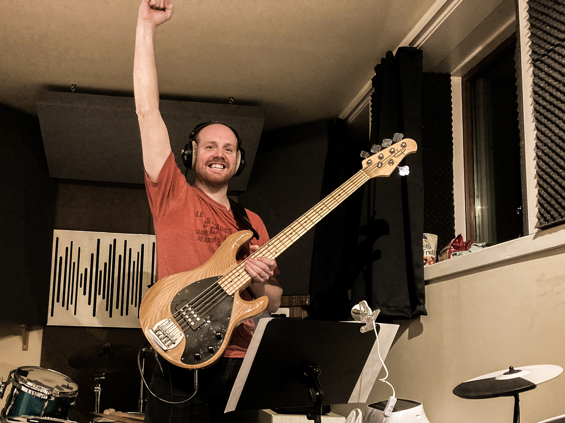 The incomparable Click Johnson (Sindre Klykken) on bass!