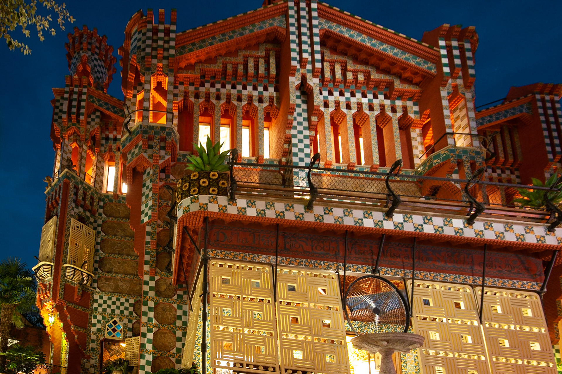 Casa Vicens de nuit