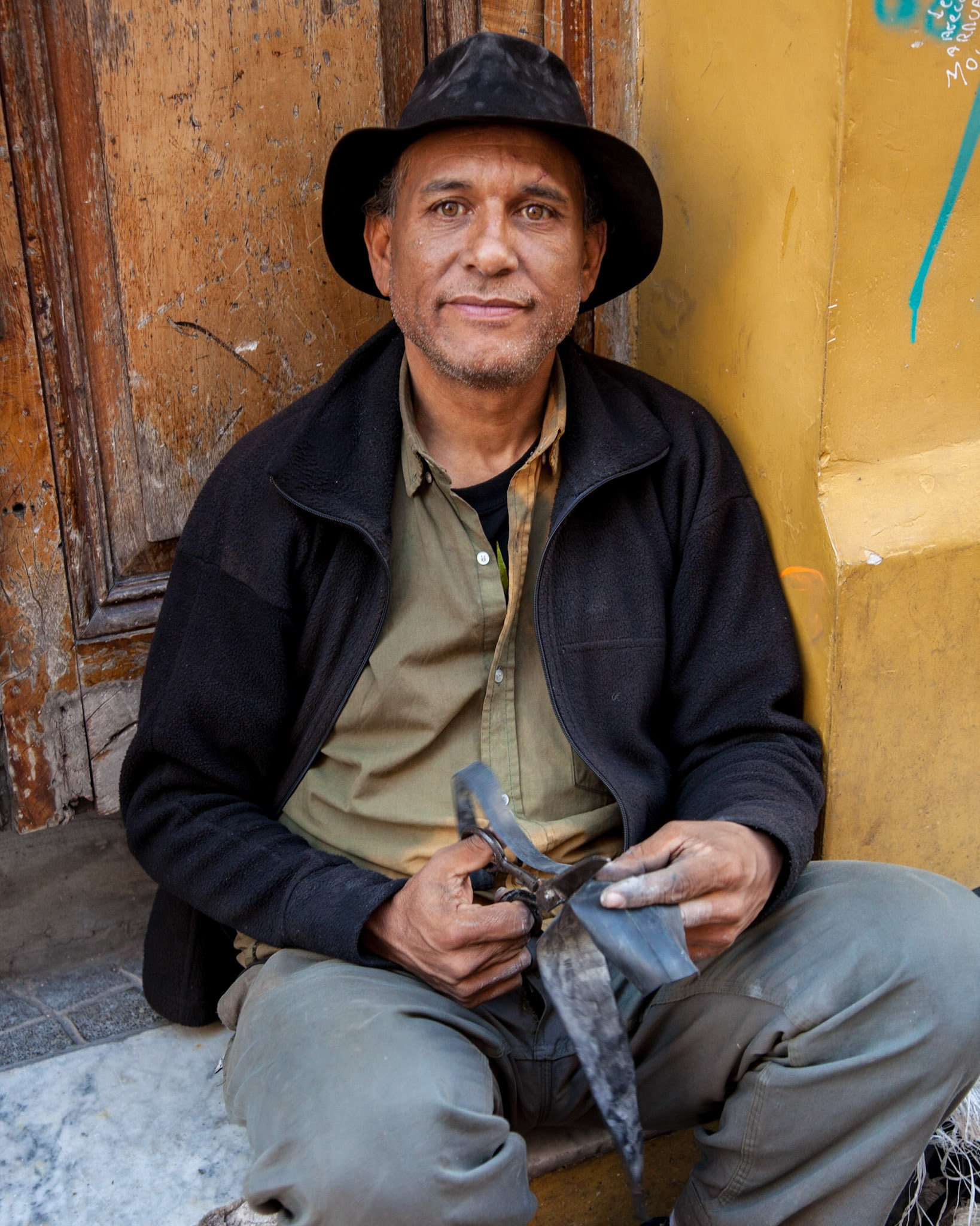 Streetside cobbler, Buenos Aires