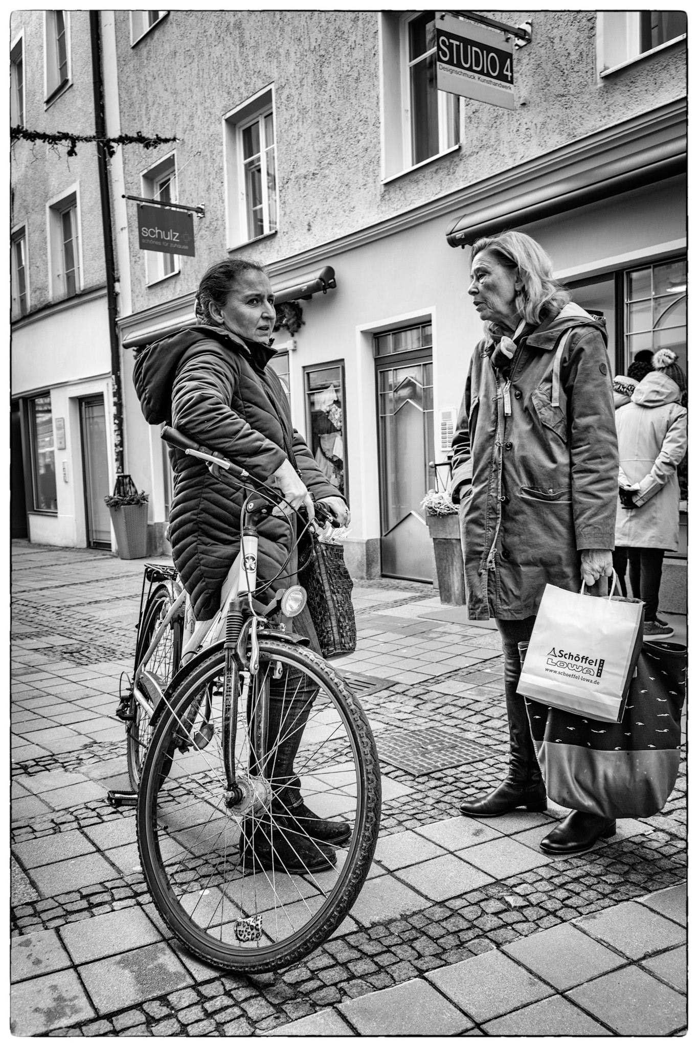 A friendly chat, Passau (Austria)