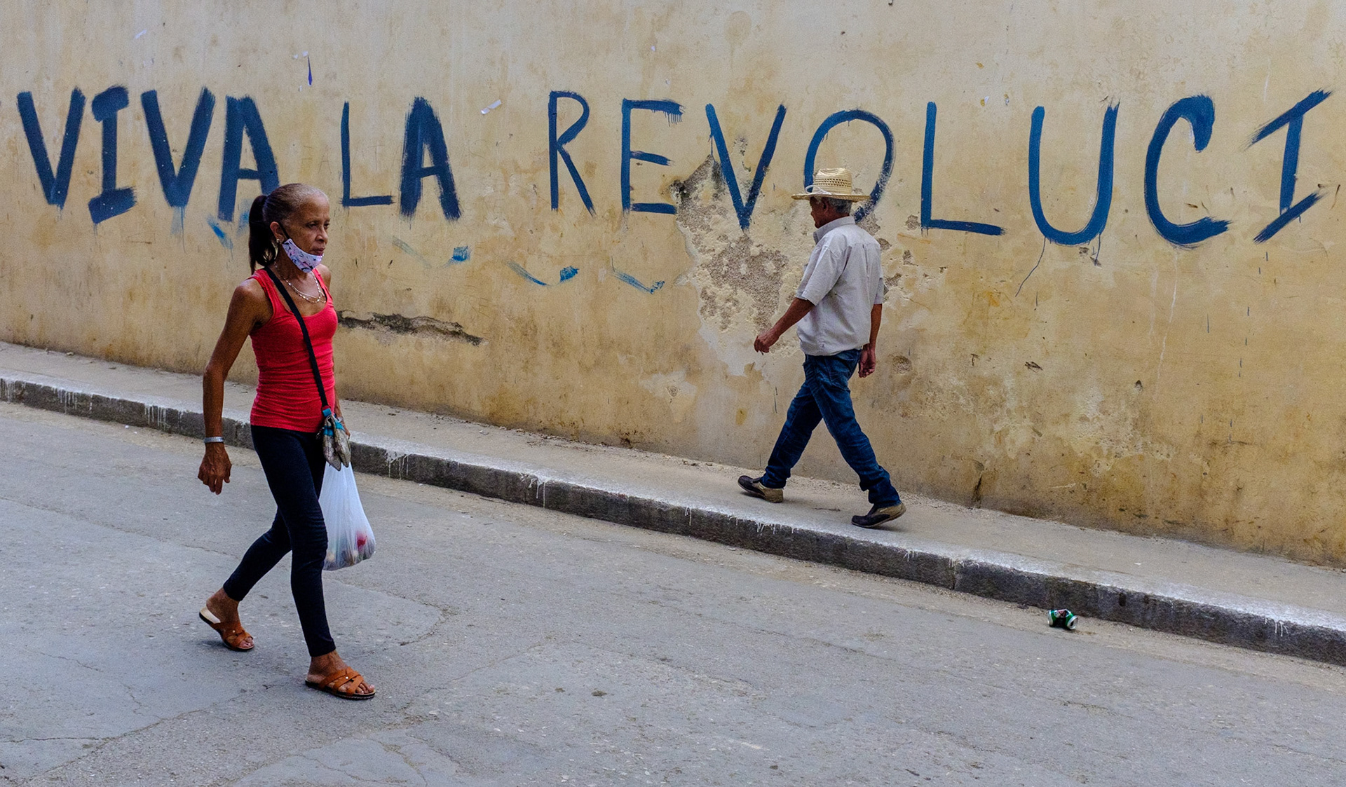 Walking the streets, Havana