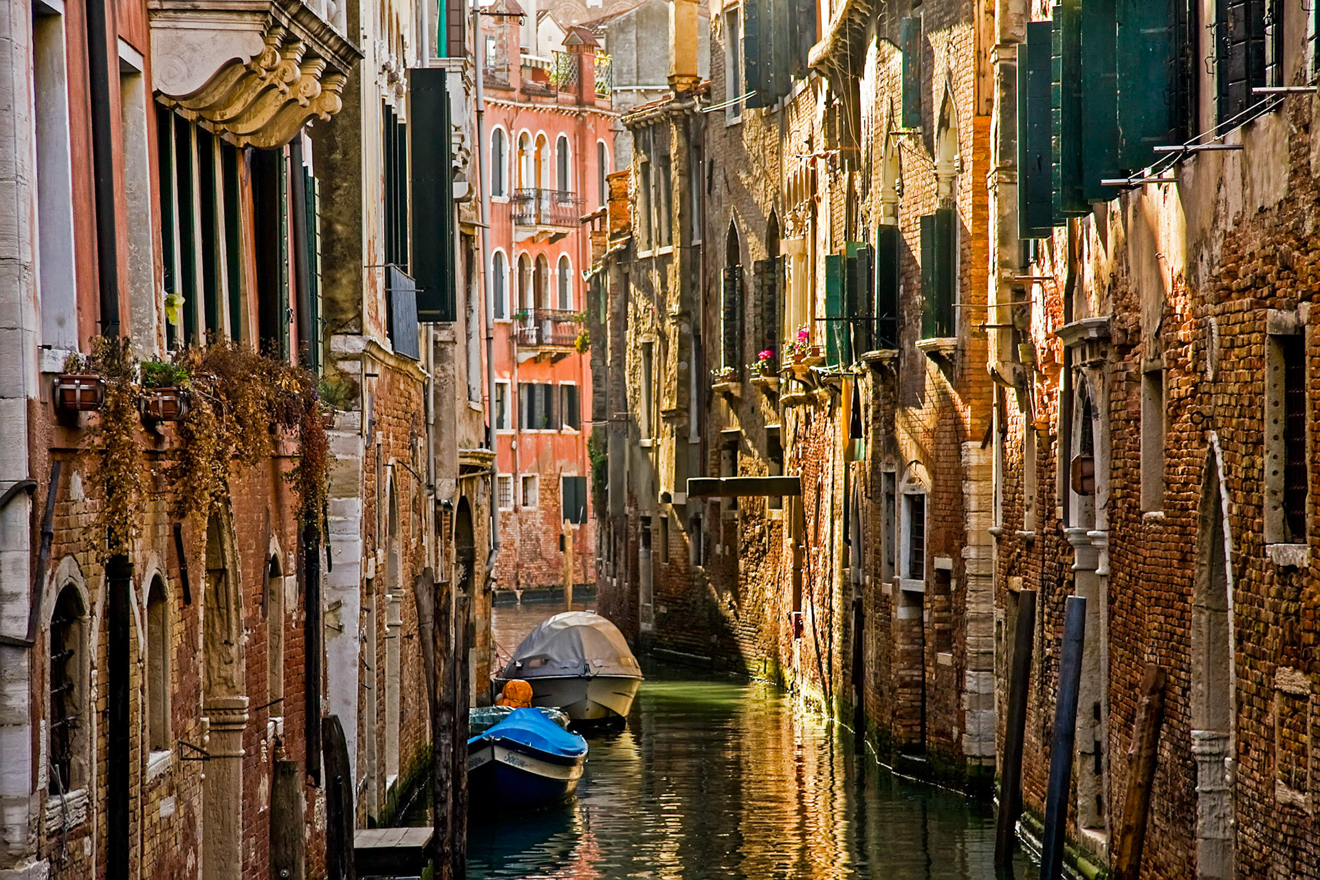 Venetian light