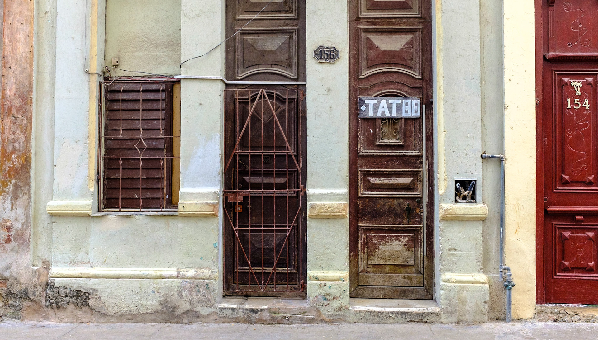 Tatoo shop, Havana