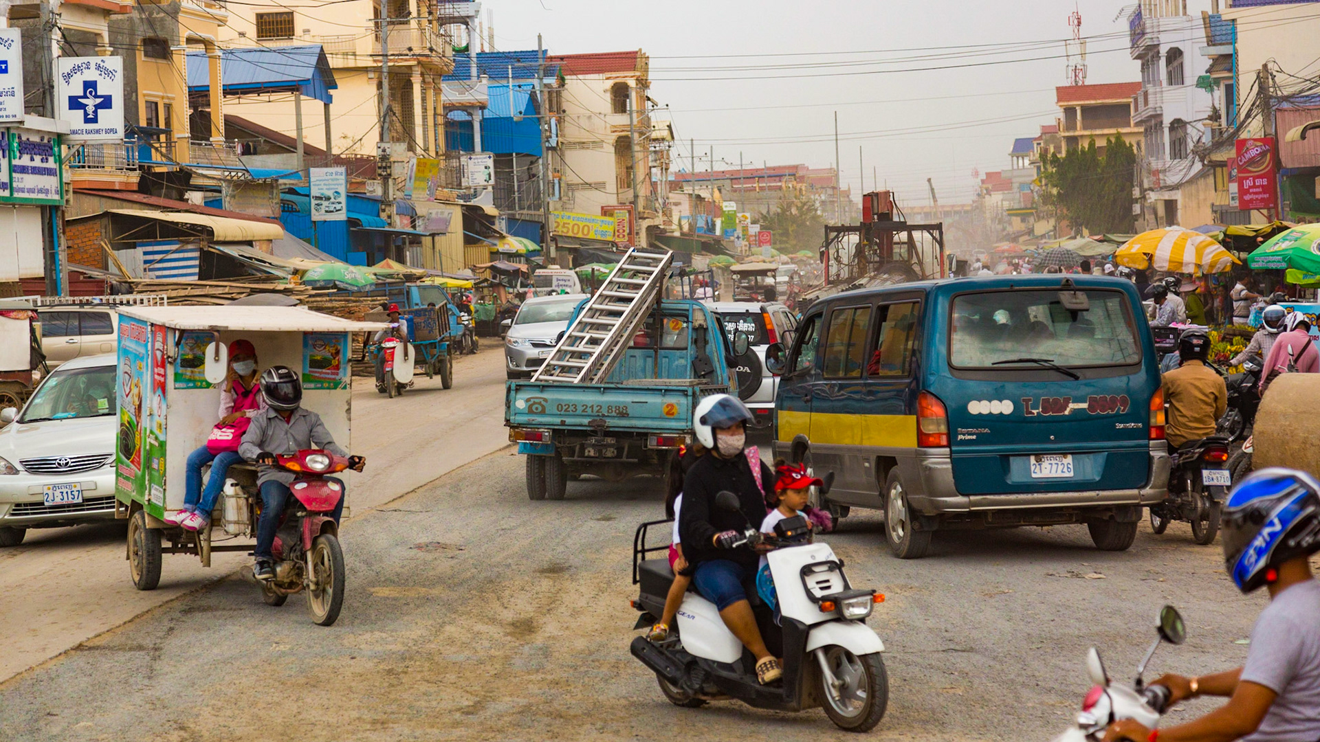 Street scene, Phnom Penh (Cambodia)