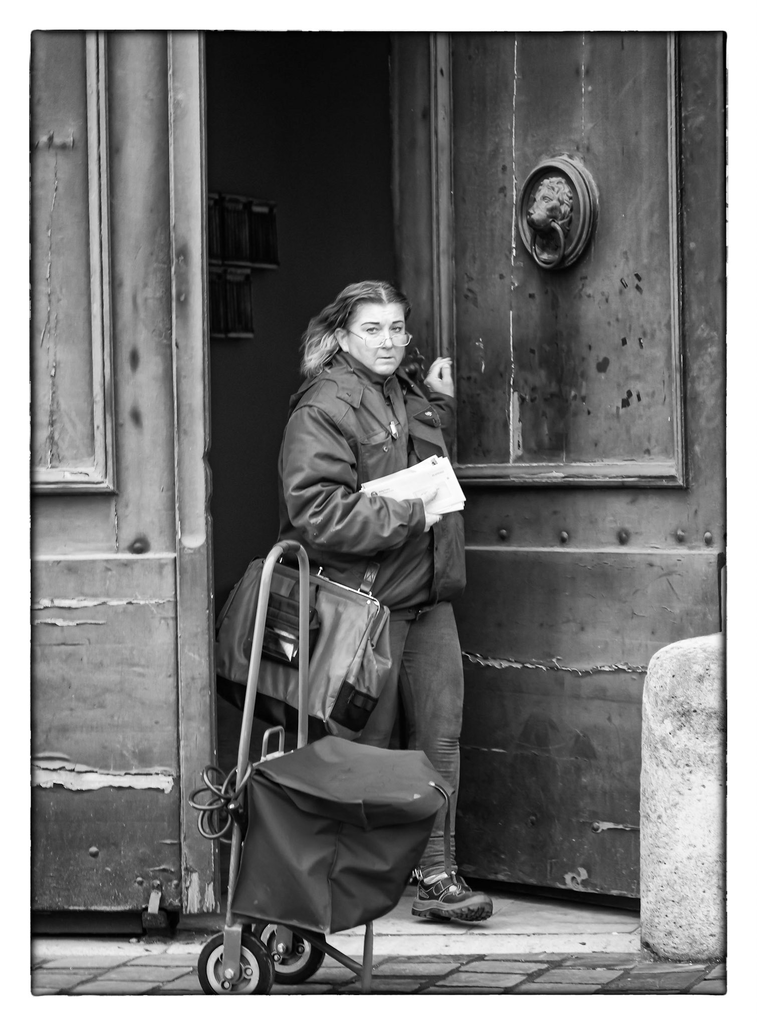 Delivering the mail, Budapest