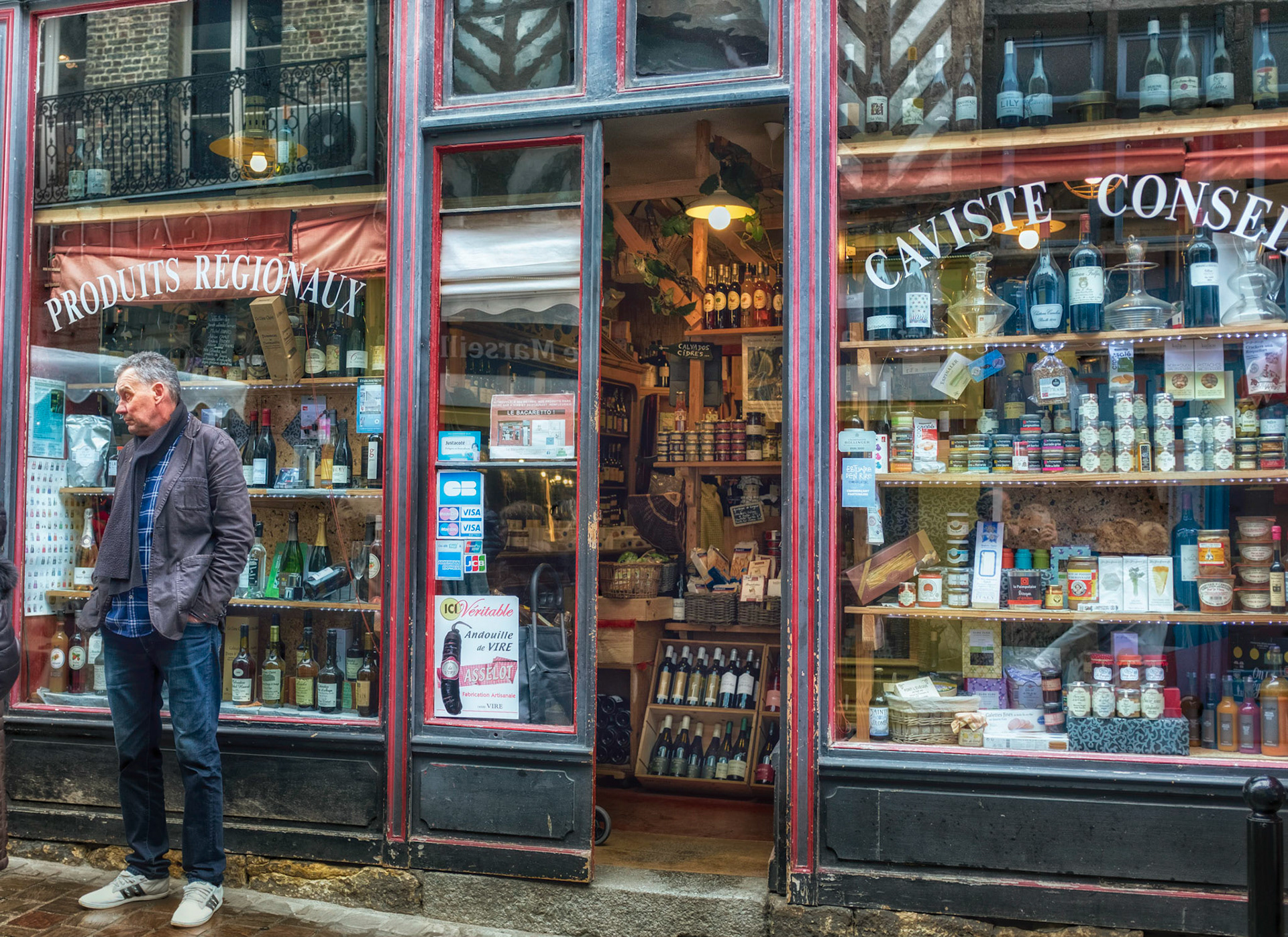 Waiting outside, Honfleur (France)
