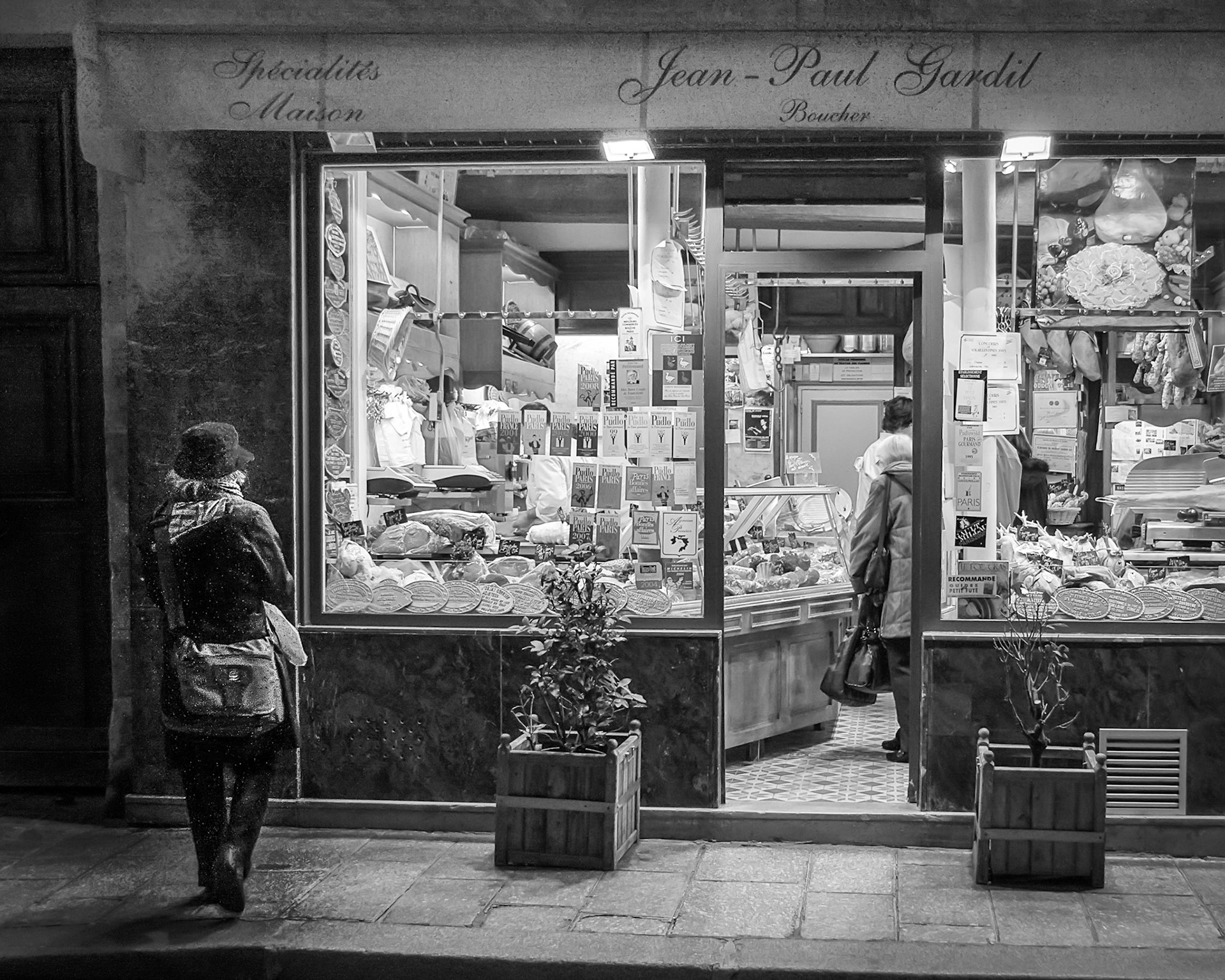 Woman and shop, Paris
