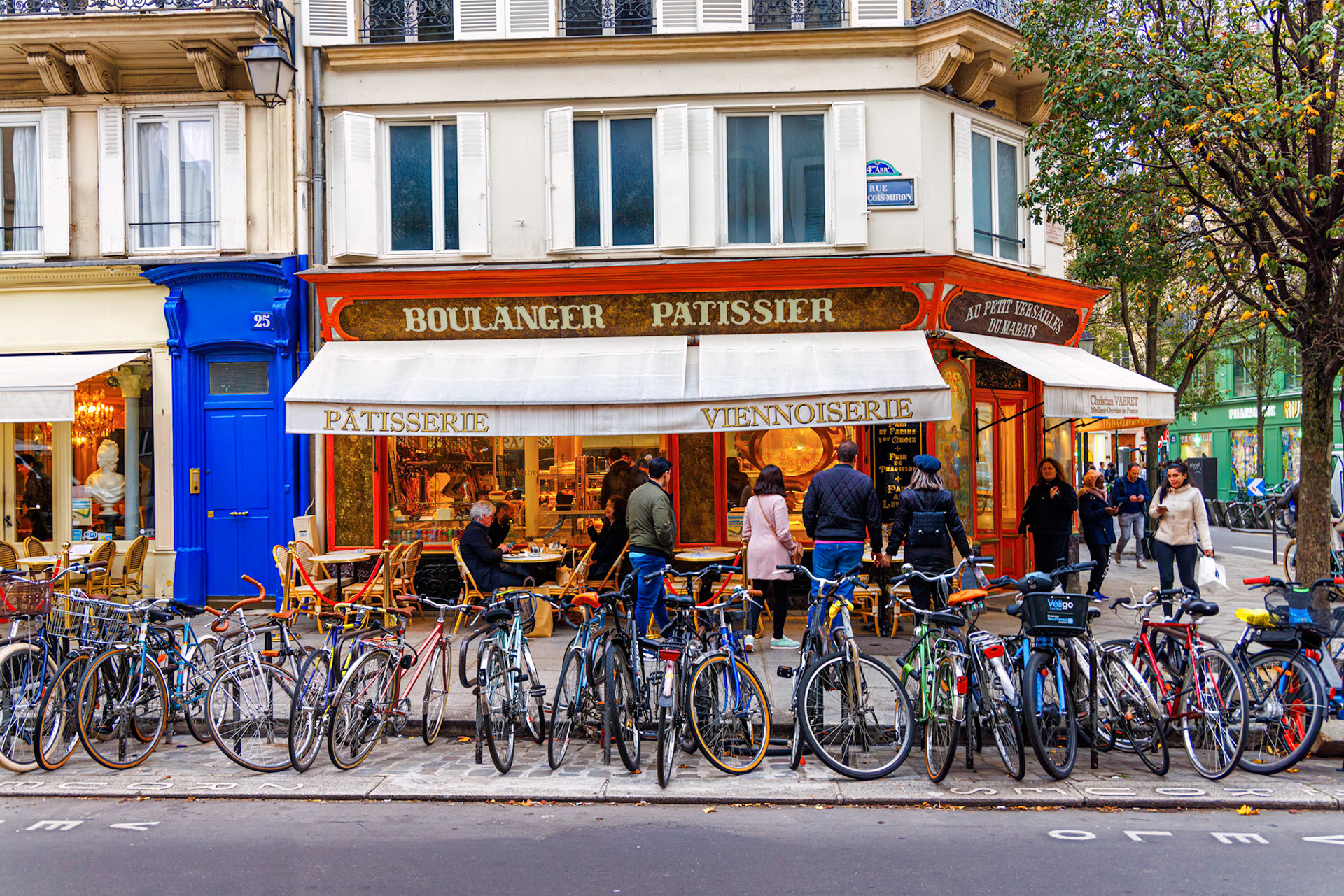 Classic Paris scene