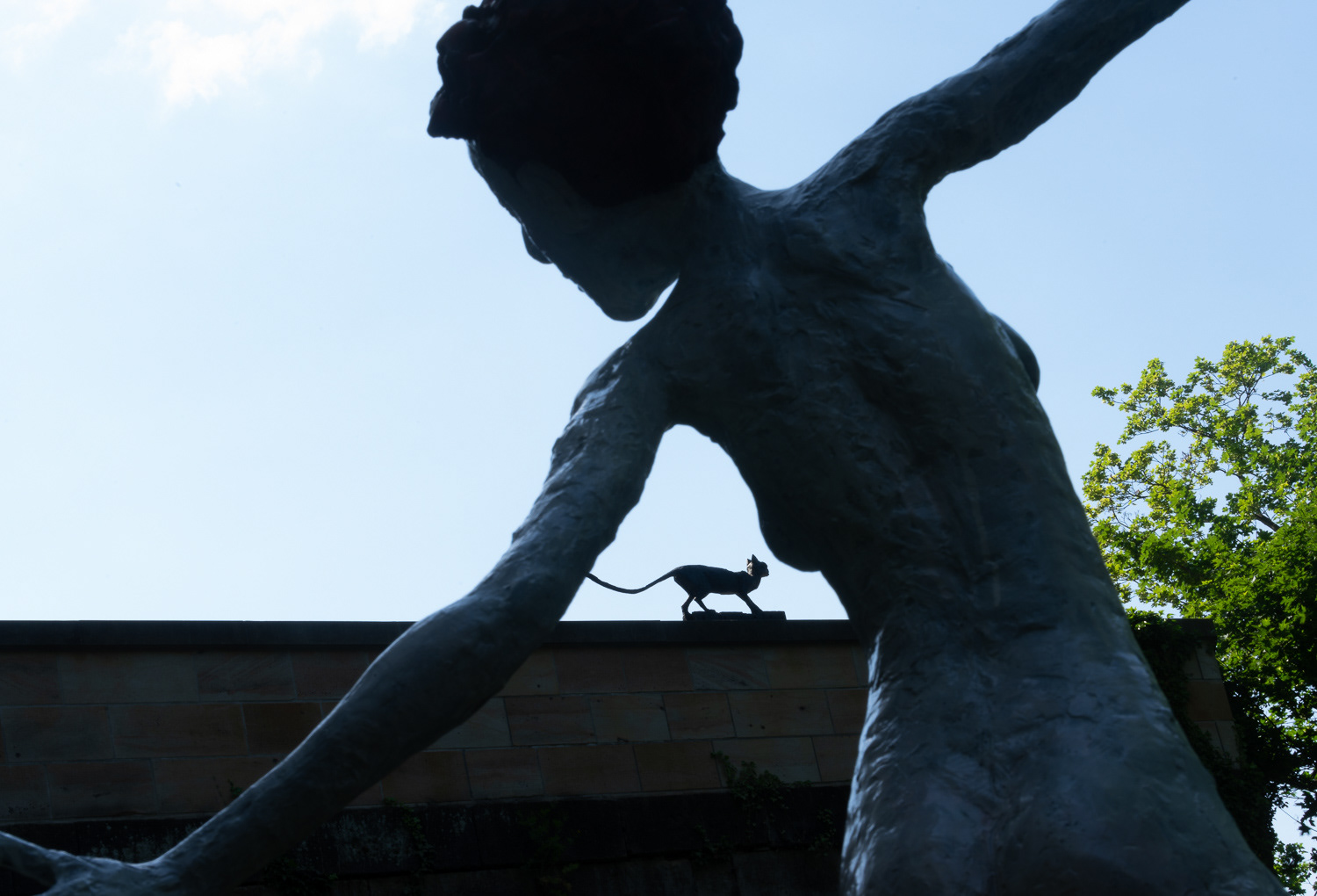 »Muse« von Hans Scheib, 1994, Bronze