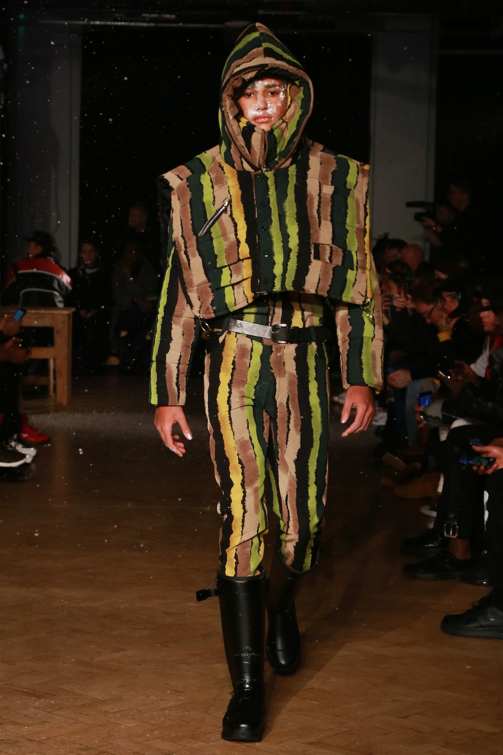 Look 16