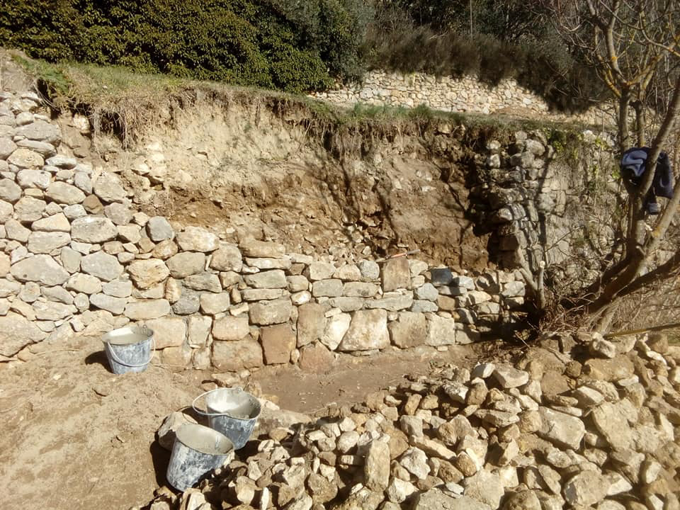 Reconstruction en cours avec béton