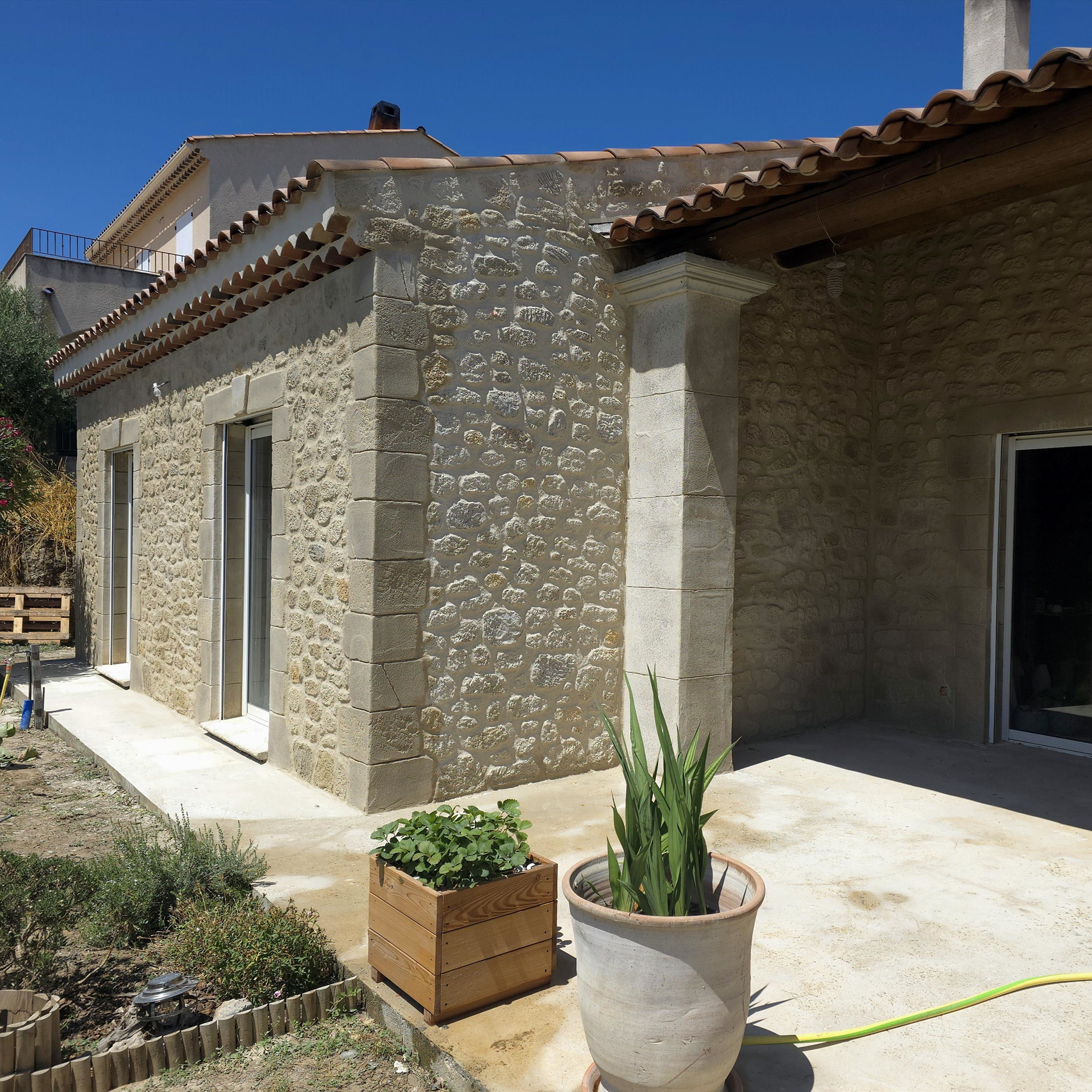 Vue sur une partie de la maison