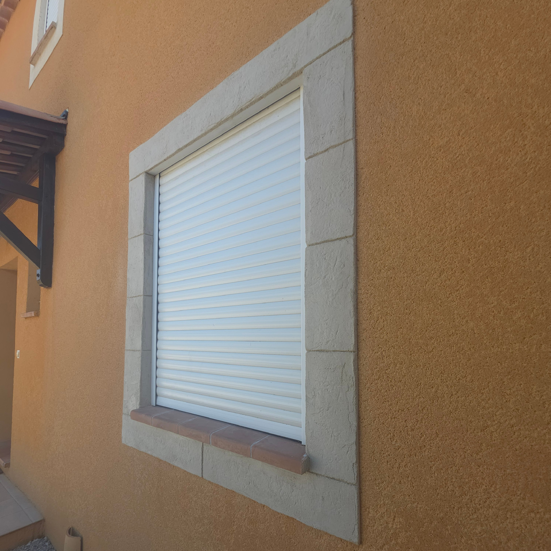 Bandeau pierre volet roulant