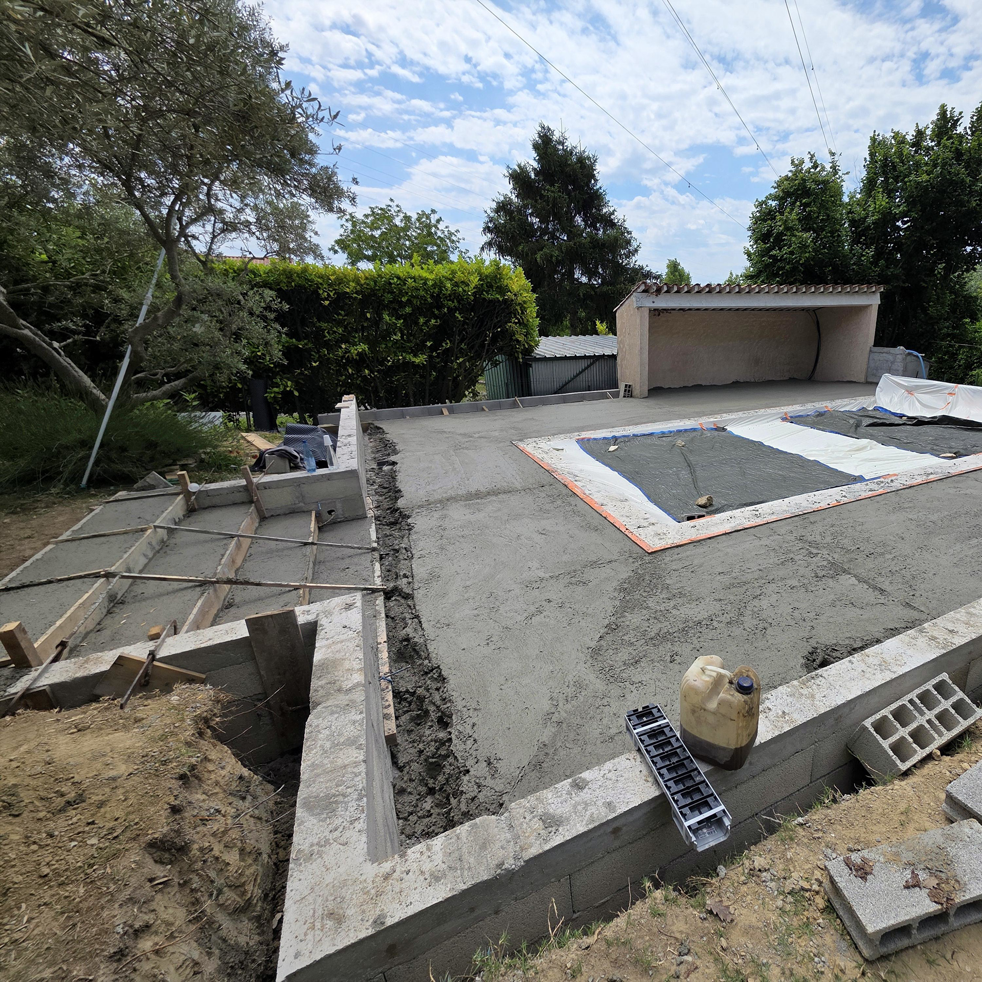 Vue d'ensemble du béton fraîchement mis en place