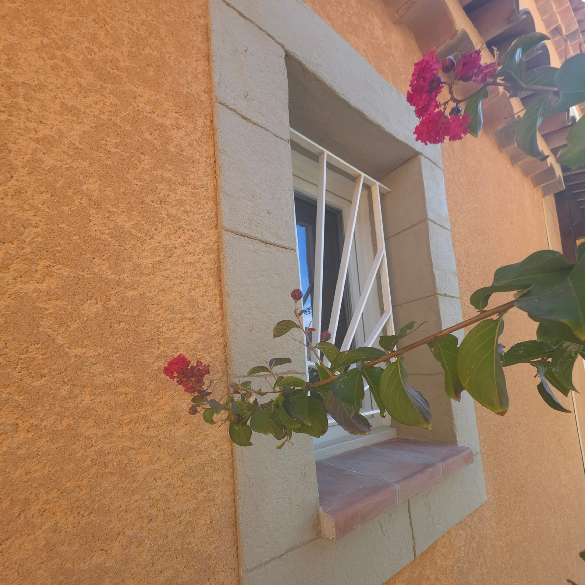 Bandeau pierre avec grille