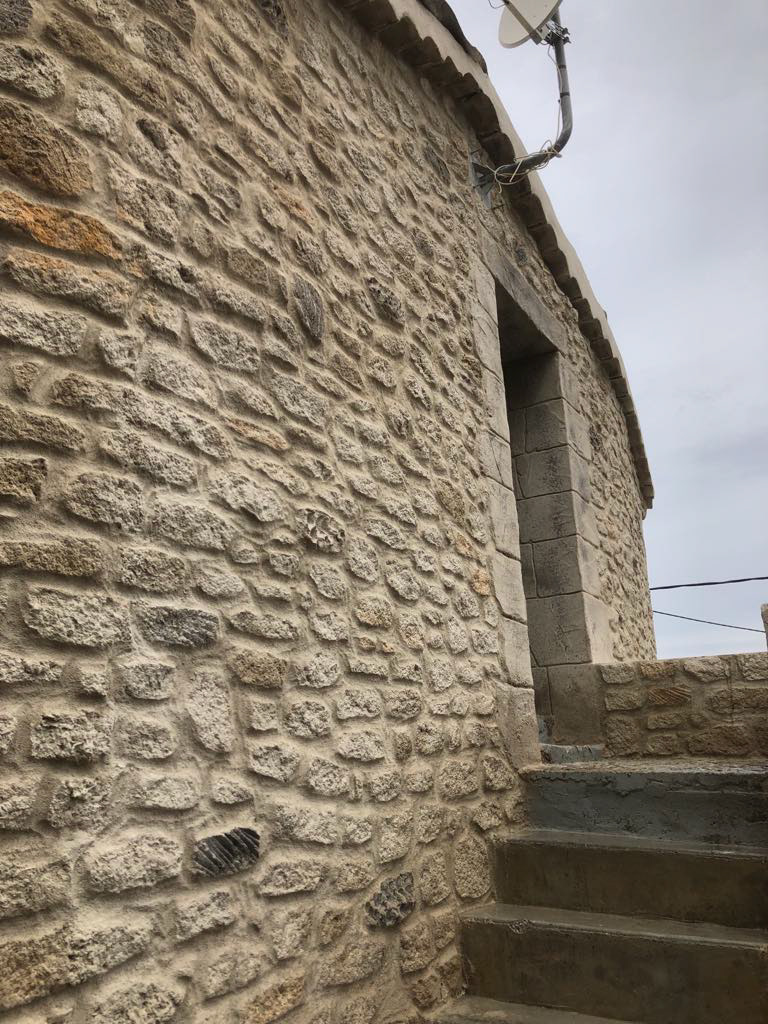 Façade vue de l'entrée principale