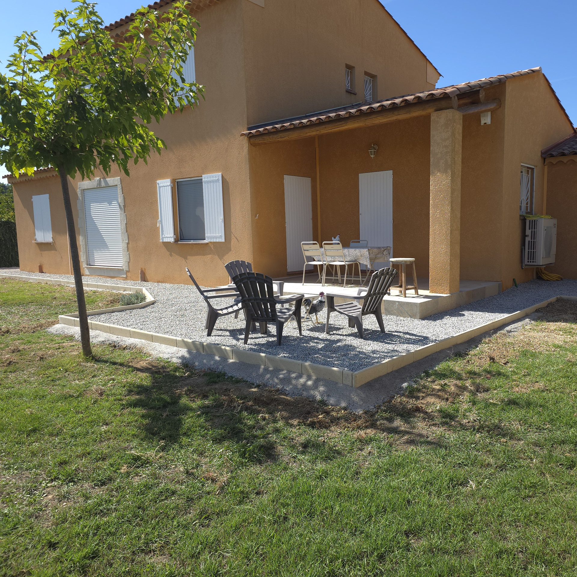 Terrassement avec pose de bordure 