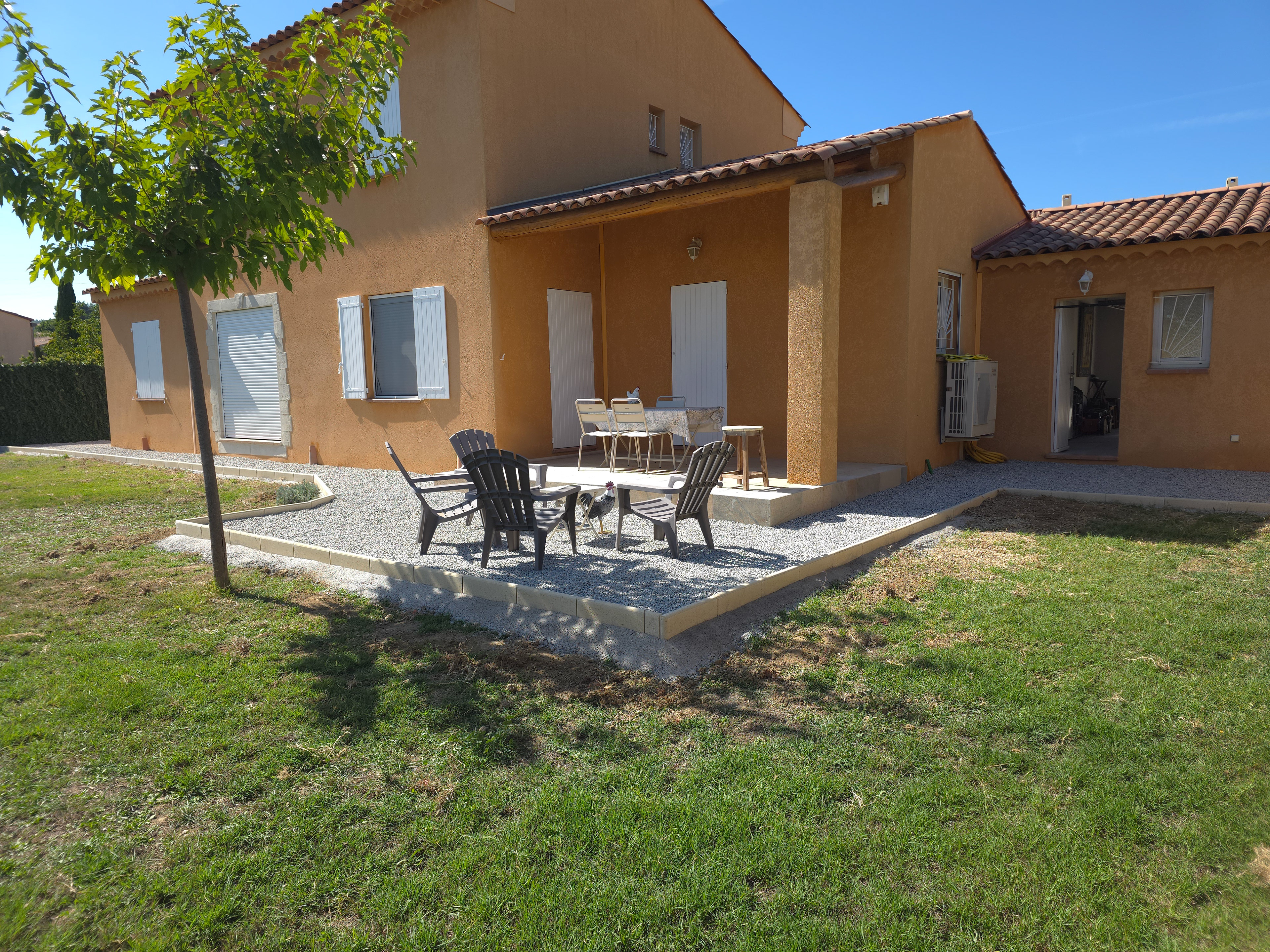Terrassement avec pose de bordure maçonné