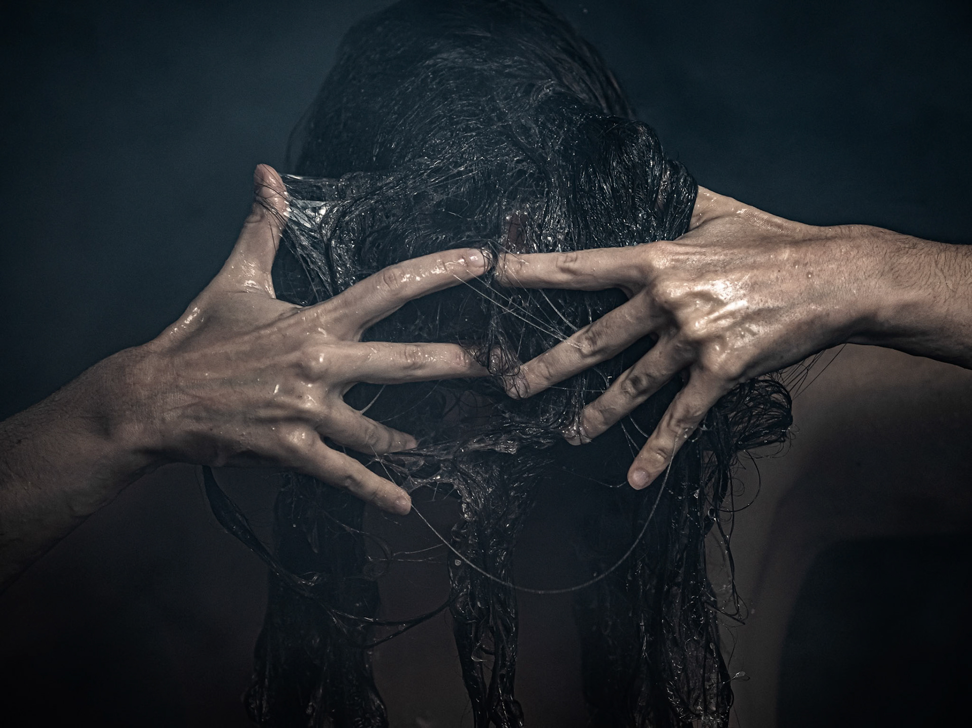 "What are you hiding from?" The model instinctively shielded her face with her hair coated in slime, symbolizing the deep-rooted desire to remain unseen. This moment captured the raw acknowledgment of shame and self-rejection. As she began parting her hair to look outward, she embodied the internal struggle to confront her fears and embrace self-awareness.