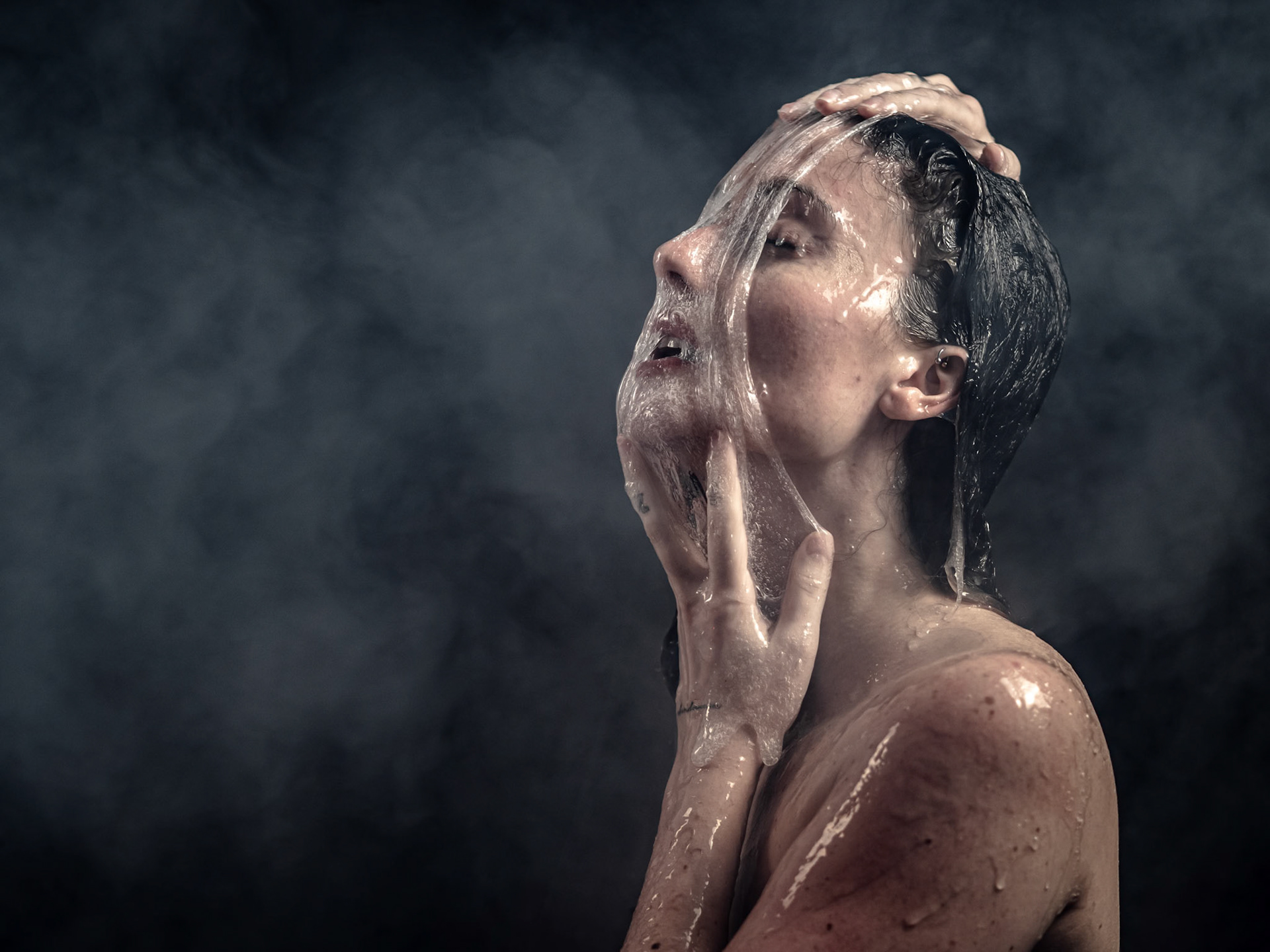 "What if you embrace it?" The model slowly peeled the slime from her face, symbolizing the shedding of burdens. This phase reflected peace—a quiet realization that freedom comes from accepting and letting go.