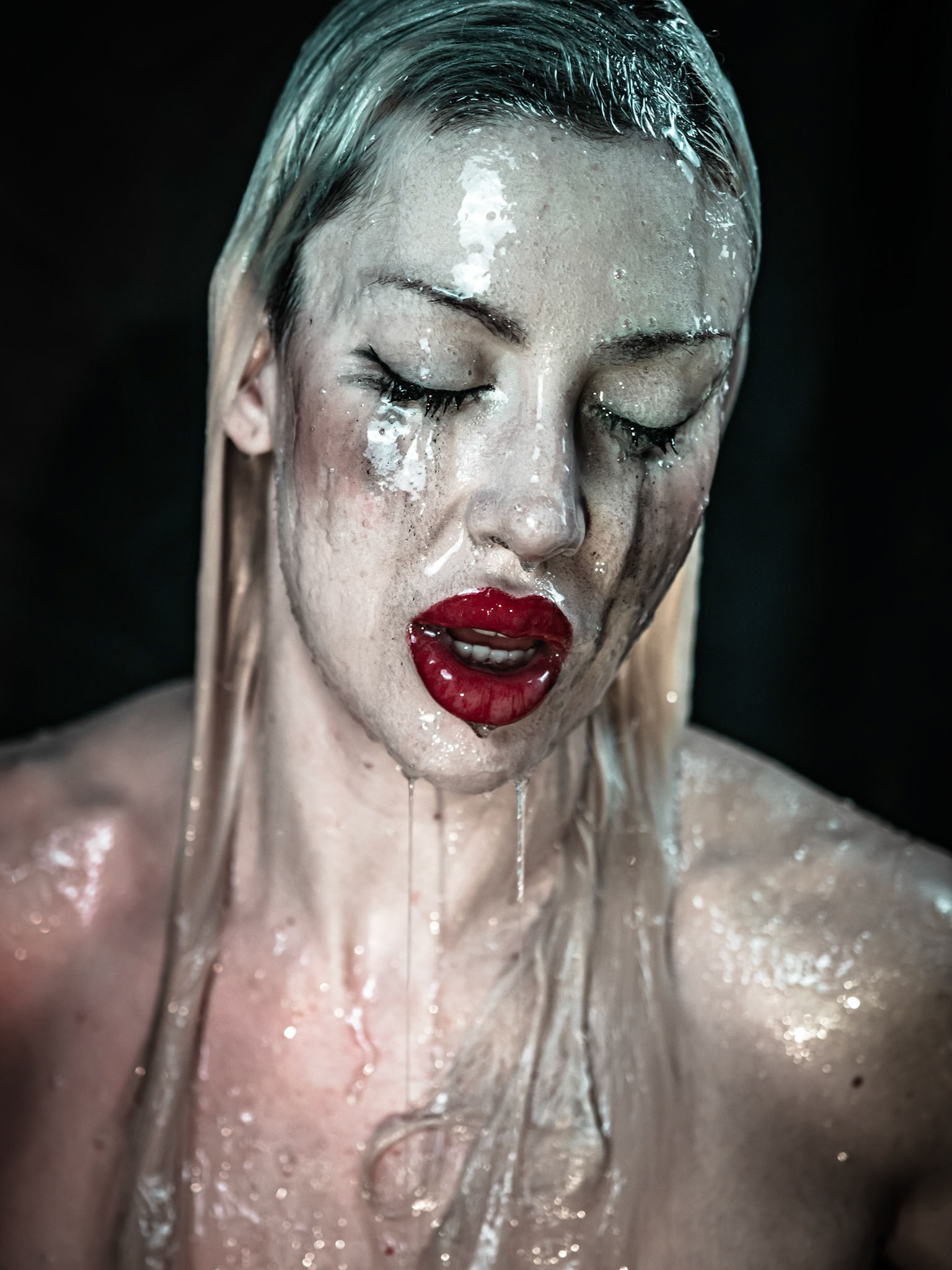 The last stage was about reflection. The photographer asked, "What did you learn about you?" The model, with heavy makeup resembling a fallen angel, symbolized the aftermath of emotional release. She looked downward in contemplation, showing that even after liberation, vulnerability and tenderness remain part of the journey.