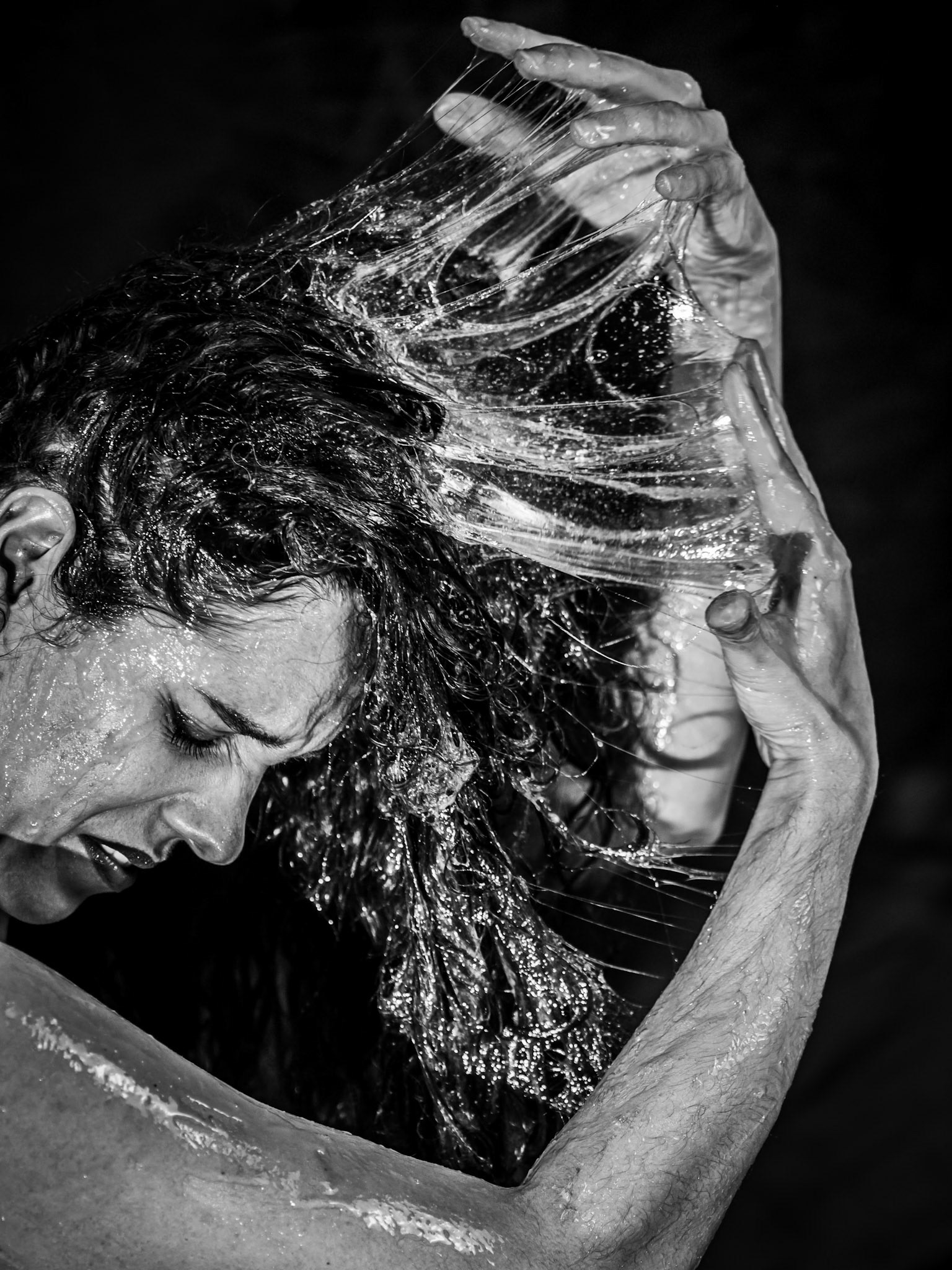 "Where do you feel broken inside?" As the slime tangled with her hair, it became a metaphor for being trapped in one’s own chaos. The model improvised by pulling at the strands, mirroring the frustration of untangling life’s complexities.