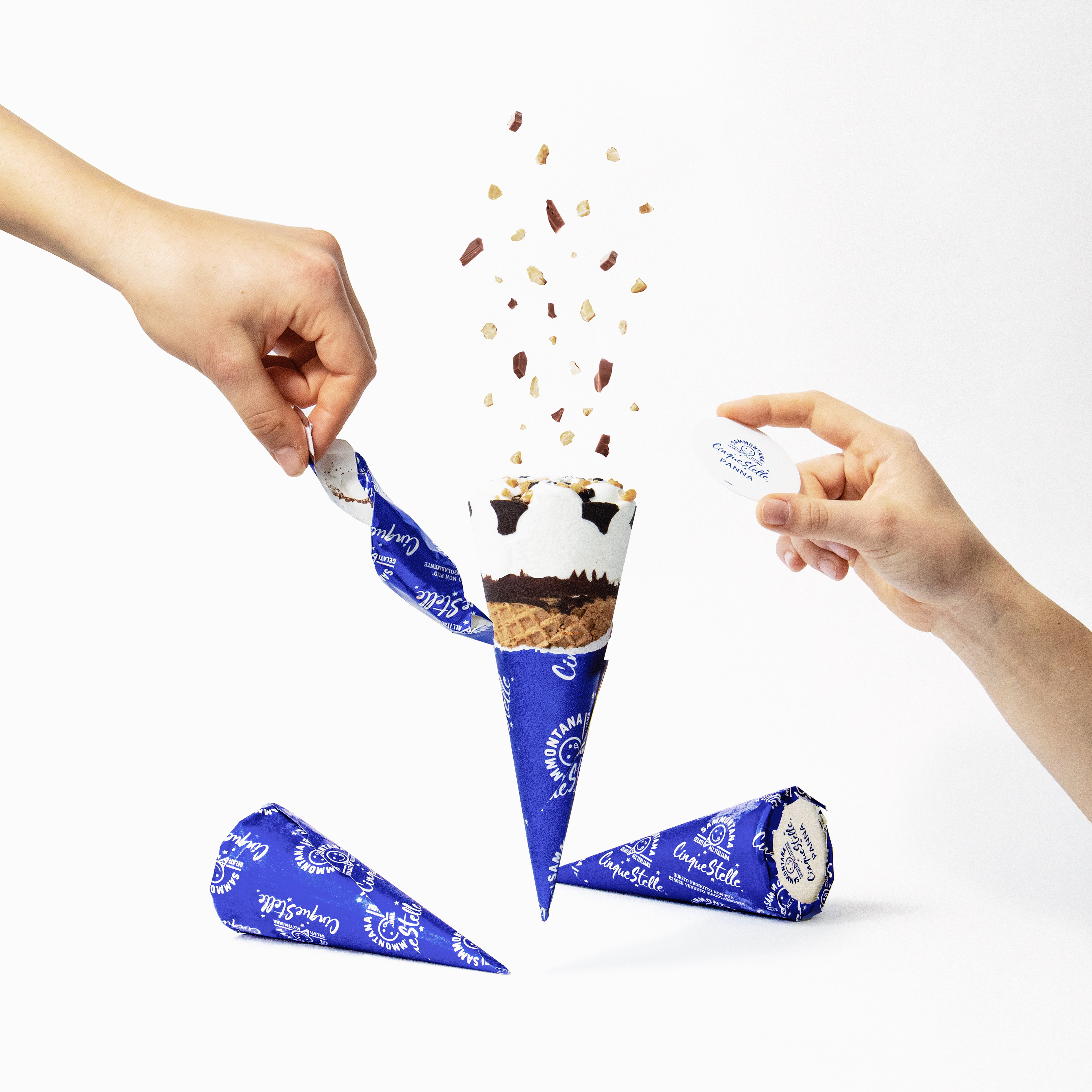 {ConoCinqueStelle} I of III •I of III - Has a wish you made after seeing a shooting star ever come true? Try @gelatisammontana's Five Star Cream Cone decorated with almond granules and chocolate chunks; who knows, maybe the likelihood of it coming true is greater!