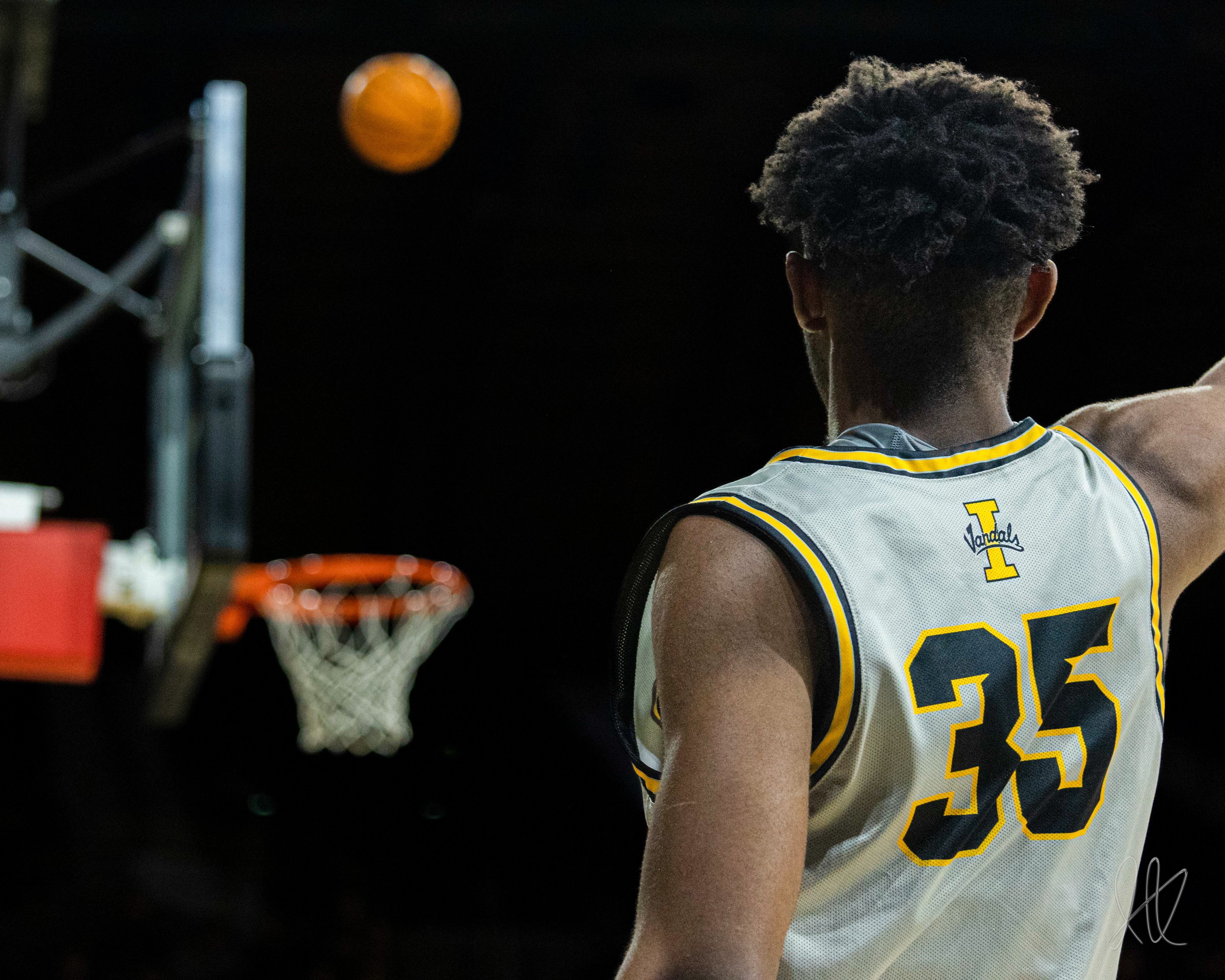 Nigel Burris floats a 3-pointer into the basket