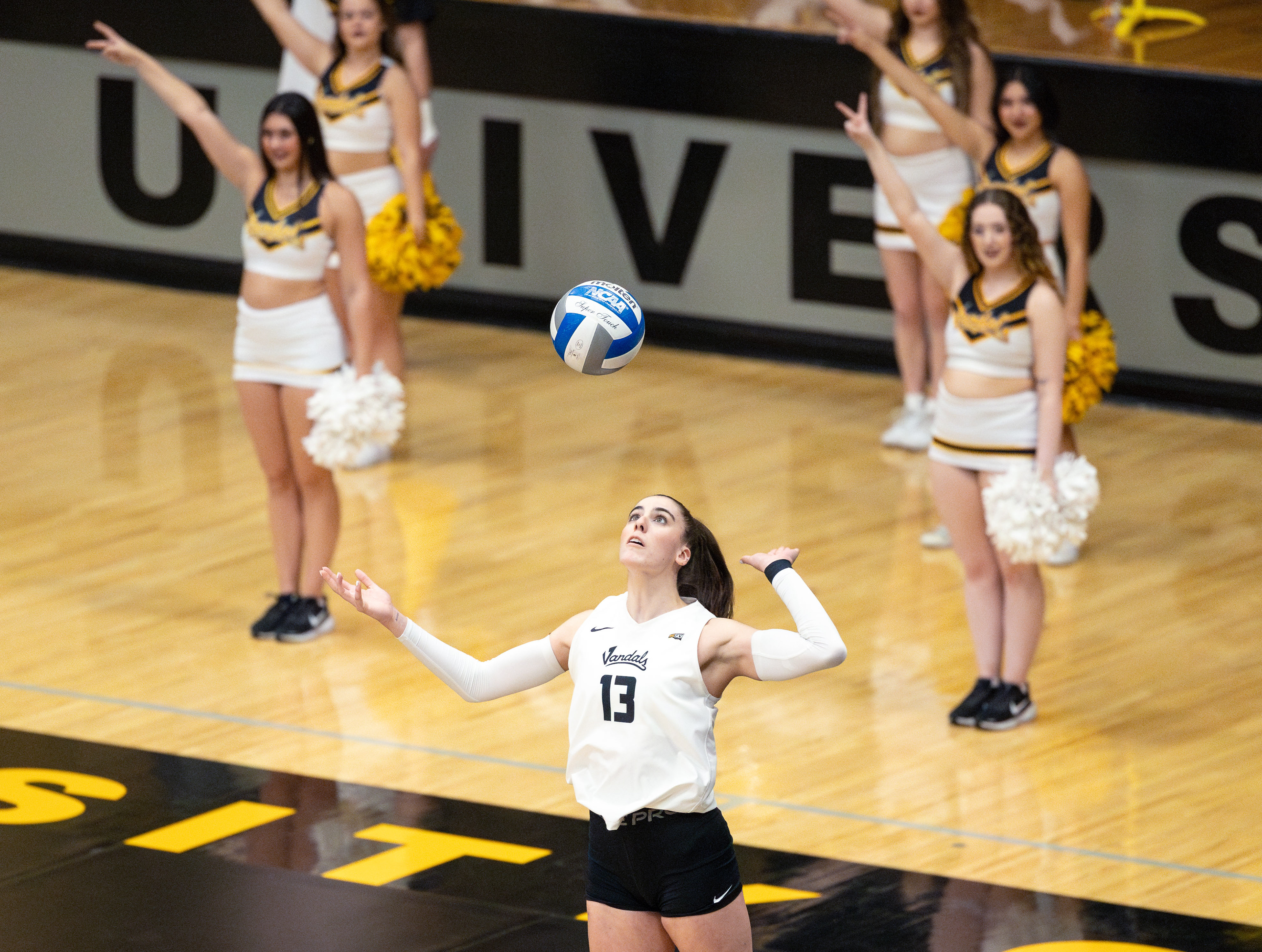 Idaho opposite/setter Chiara Gennari serves during a match against Northern Arizona University on Oct. 24, 2024. (Argonaut/John Keegan)