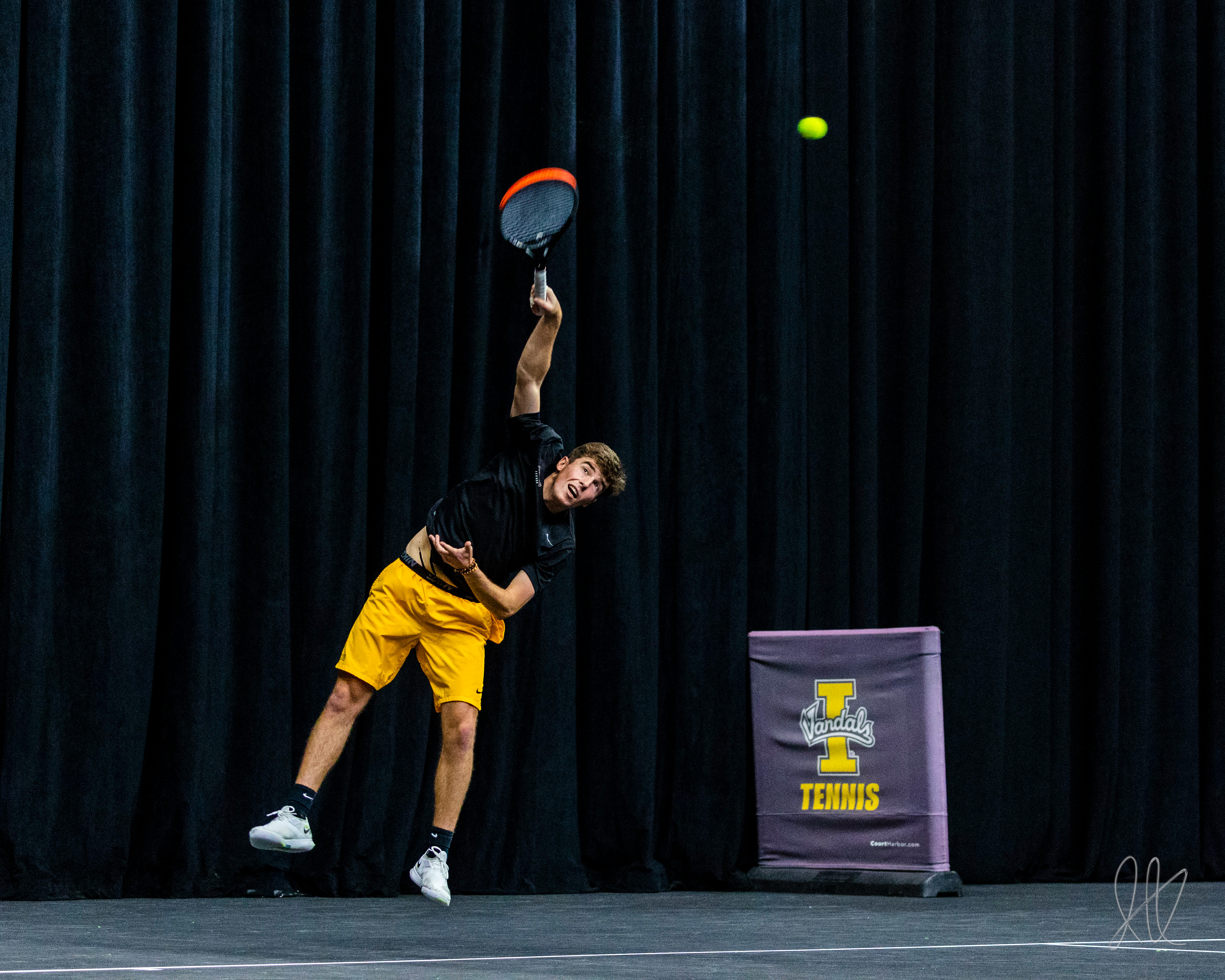 Francisco Bascon puts spin on the ball to claim a point