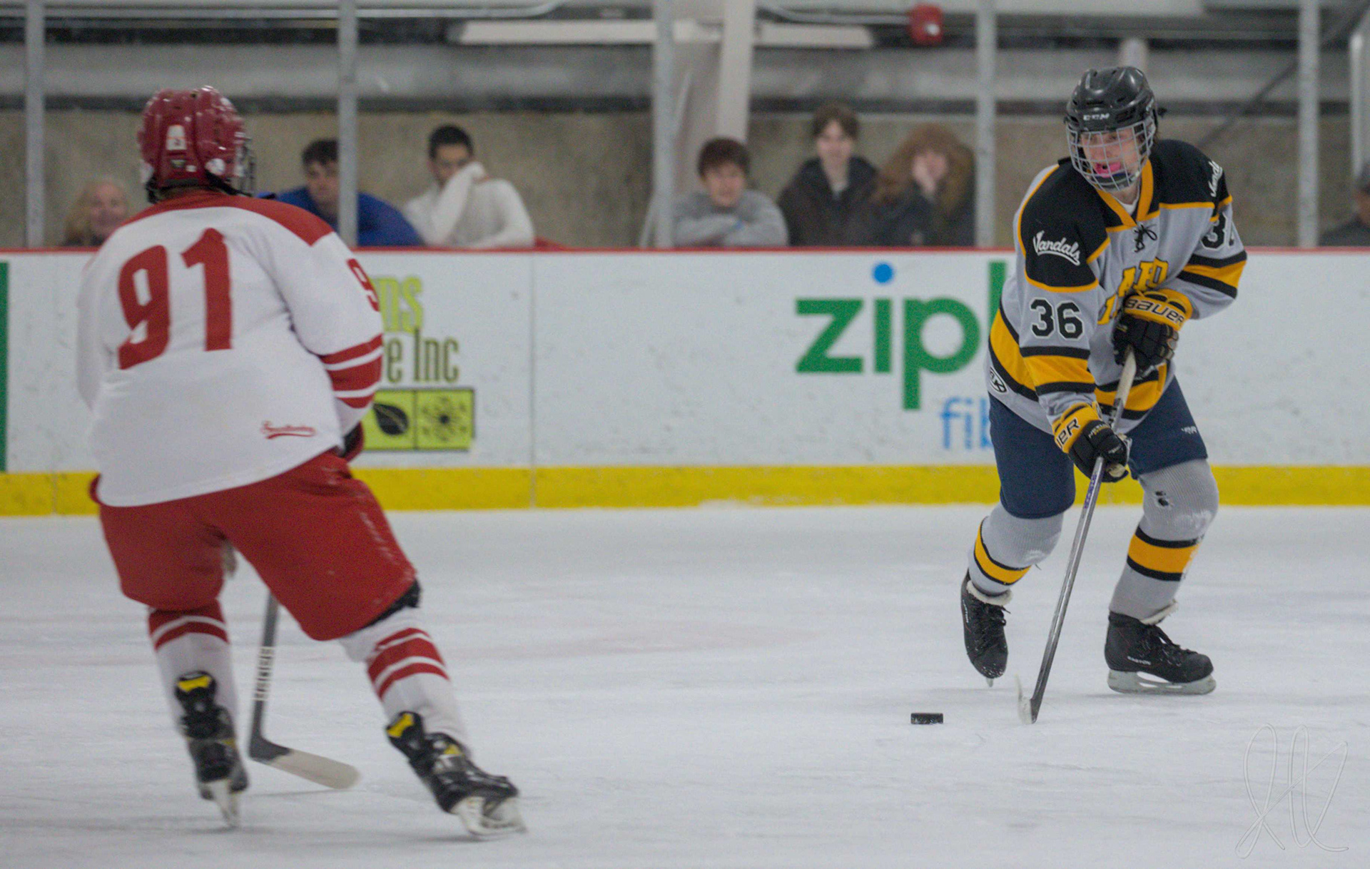A Vandal hockey player faces a WSU player down the ice