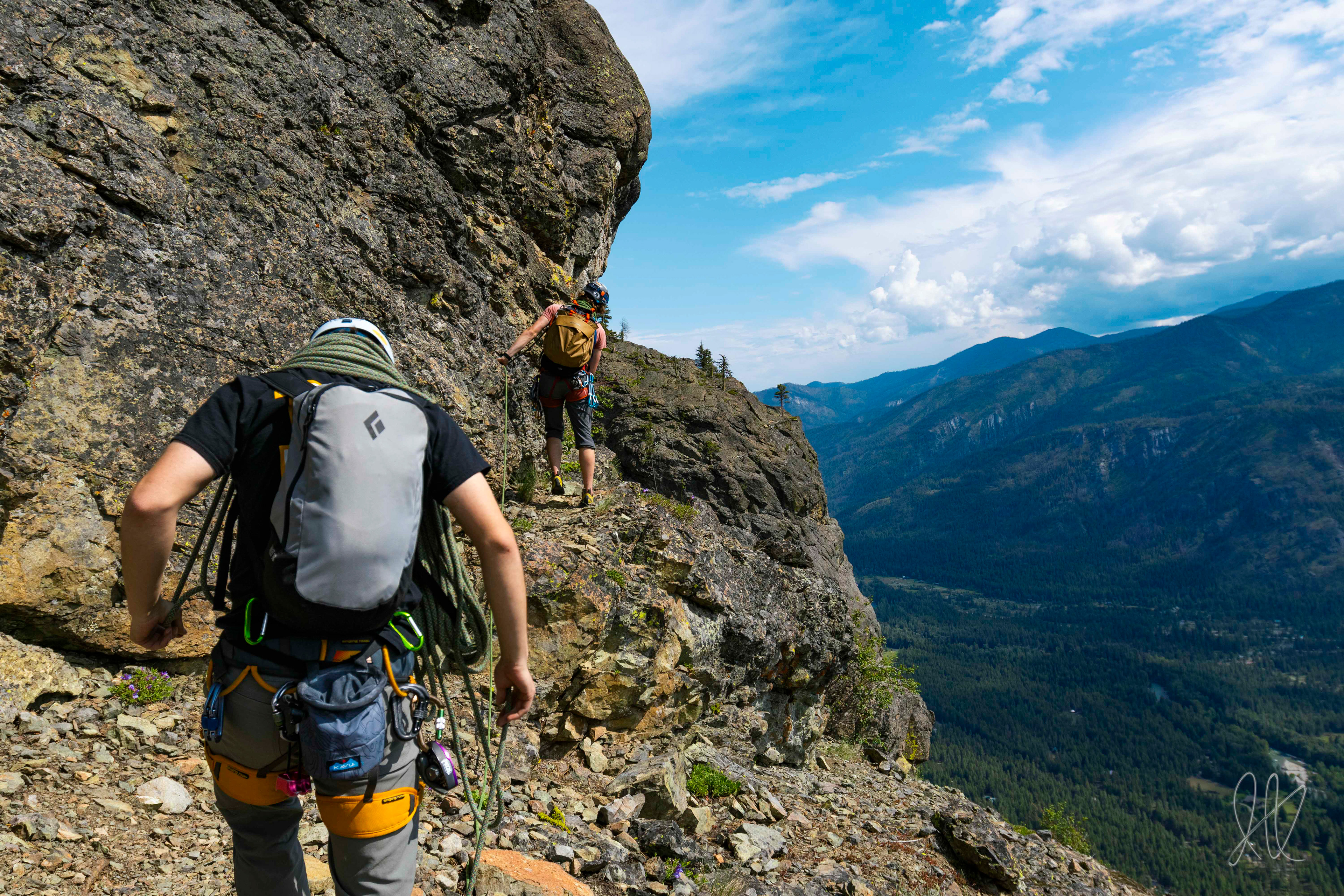 Peter Voller (left) and Ian Kolaja walk a simul-climb traverse on Washington's "Flyboys"