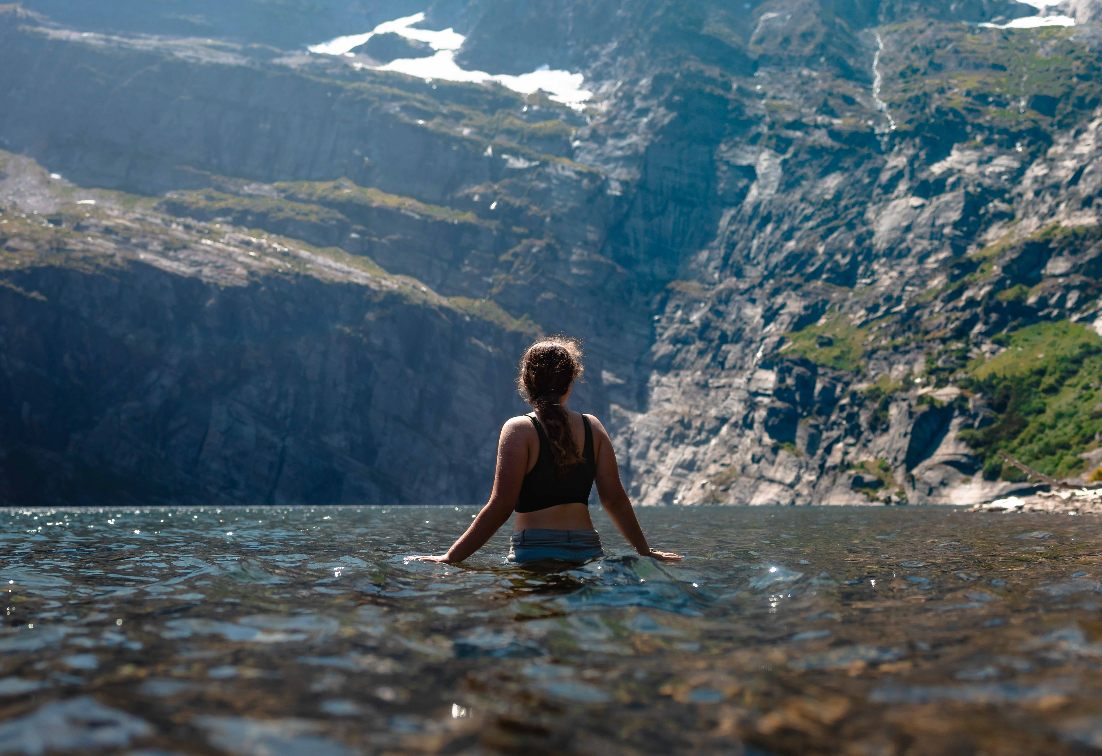 Maggie Russell cools off in the alpine Leigh Lake in Montana after a long hike on Aug. 1, 2023. (Photo/John Keegan).