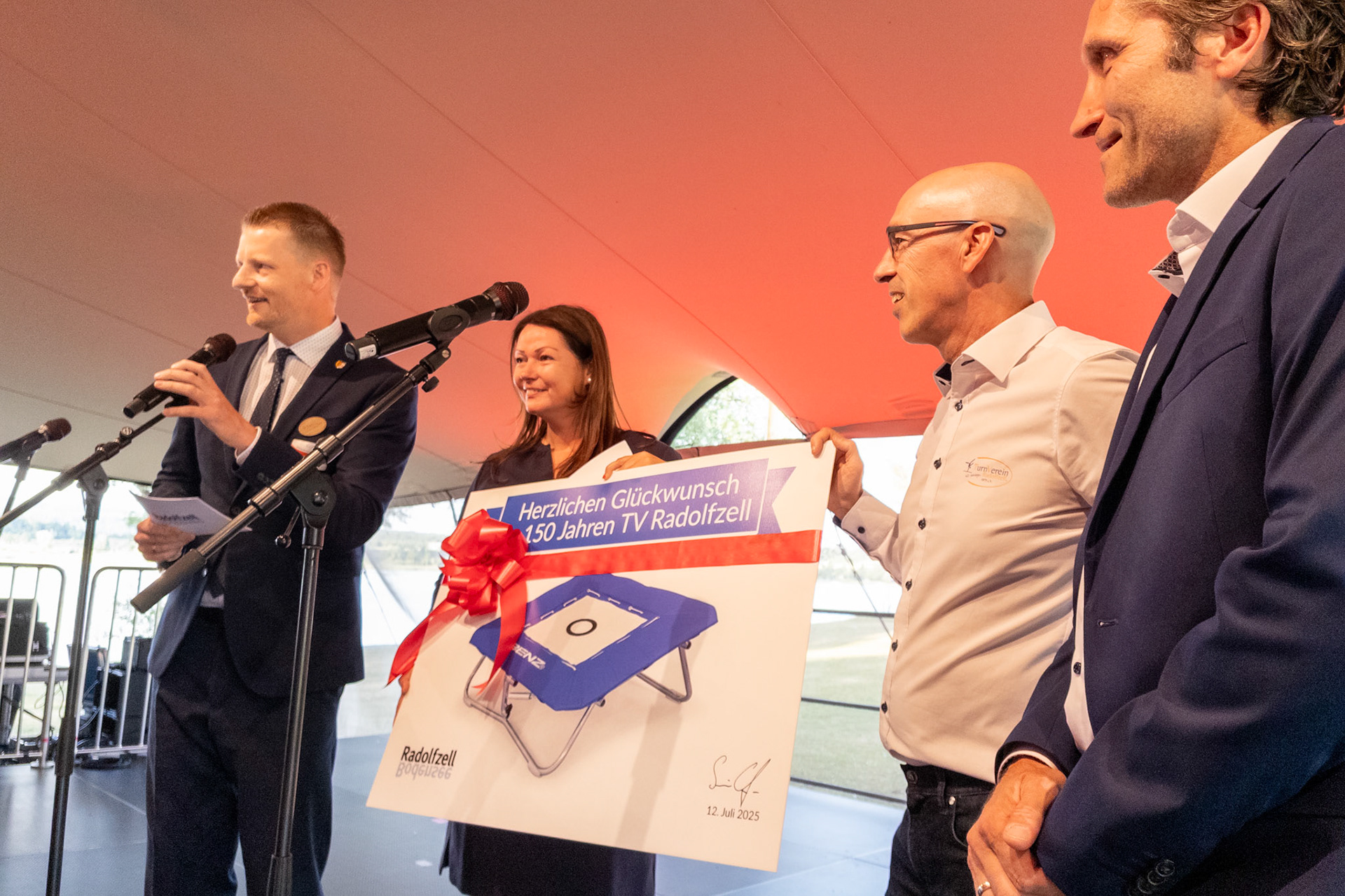 Verleihung von Preisen und Ehrungen an den TV