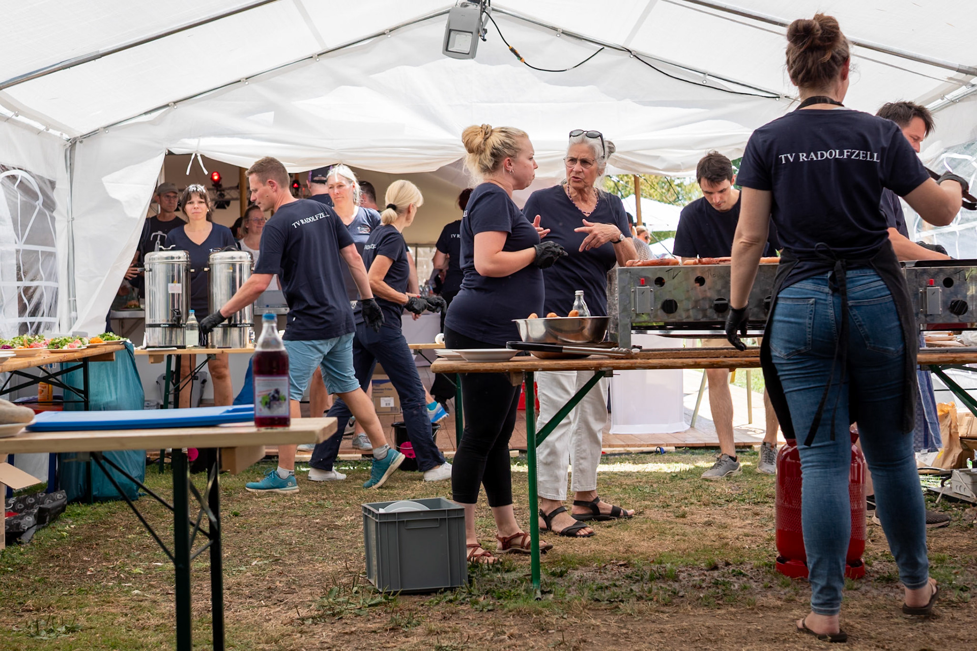 Das Küchenzelt zur Mittagszeit