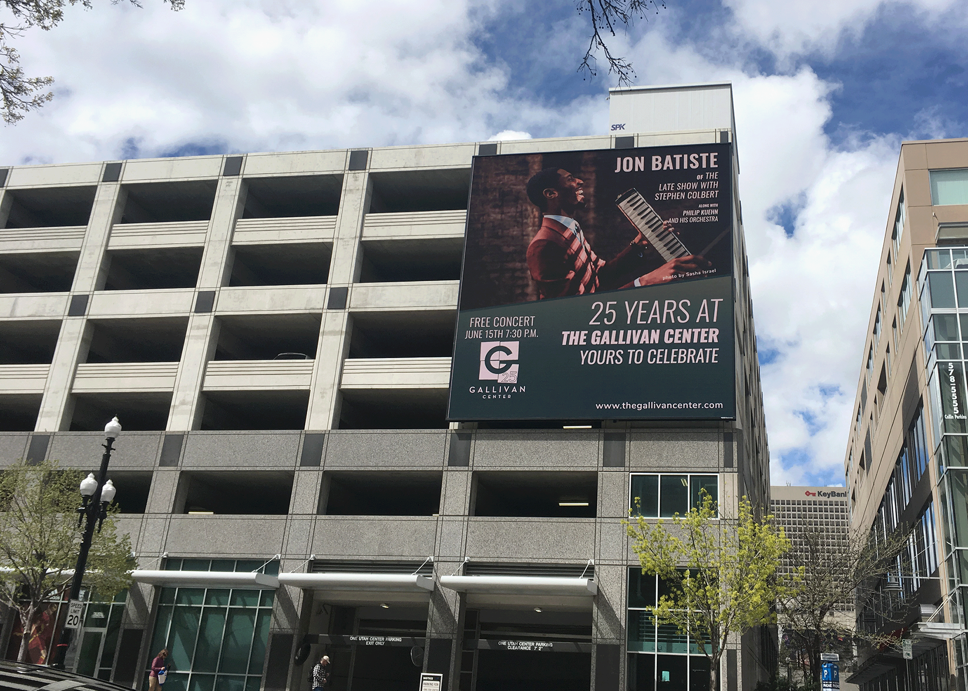 Electronic billboard