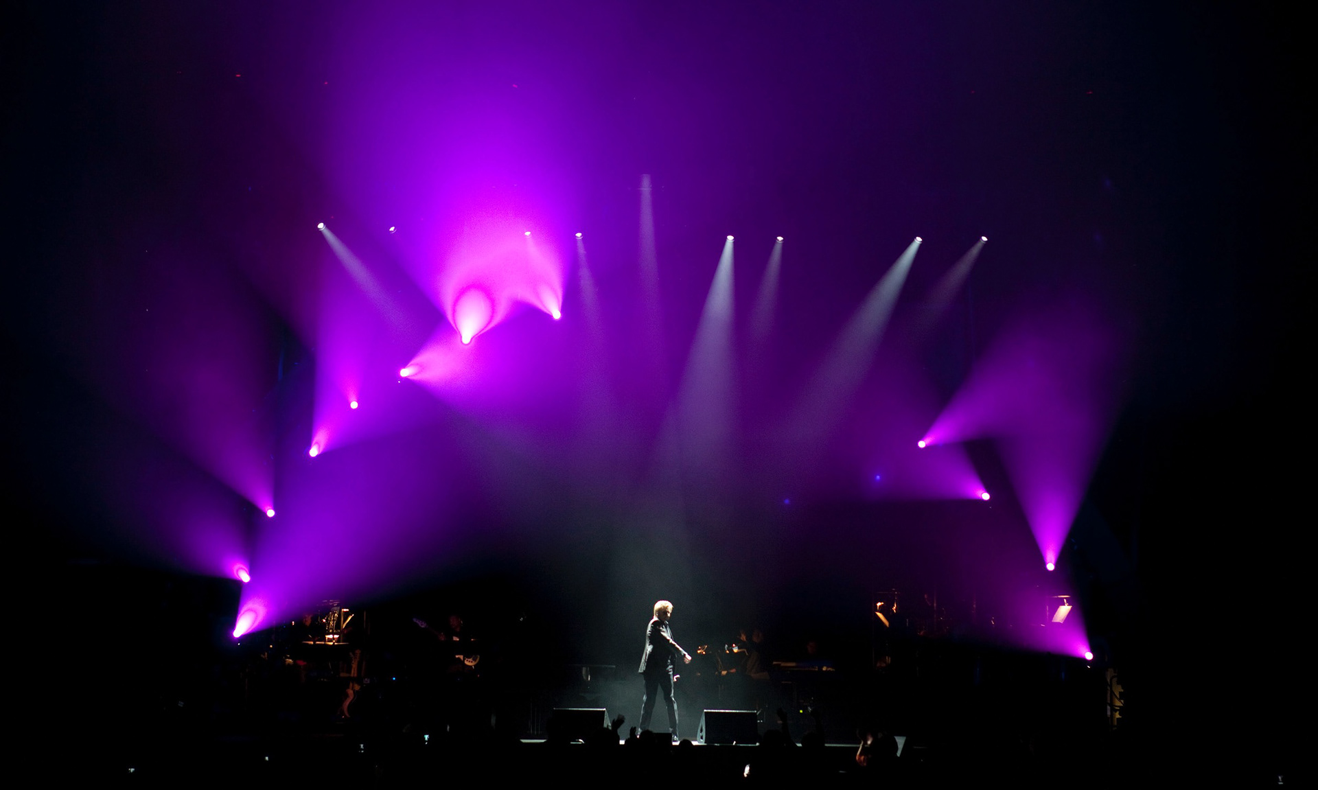 MANILOW on BROADWAY; live at the st. james | associate lighting design 