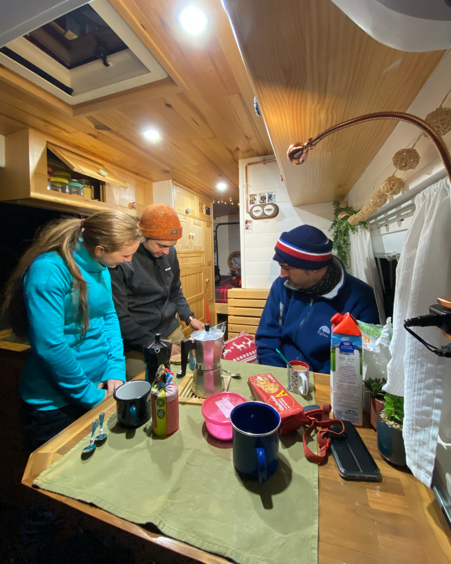 Caitlin O'Rorke, Sergio Garcia (van_traveller) and Olay filming for National Geographic. Photo by Pere Oliva