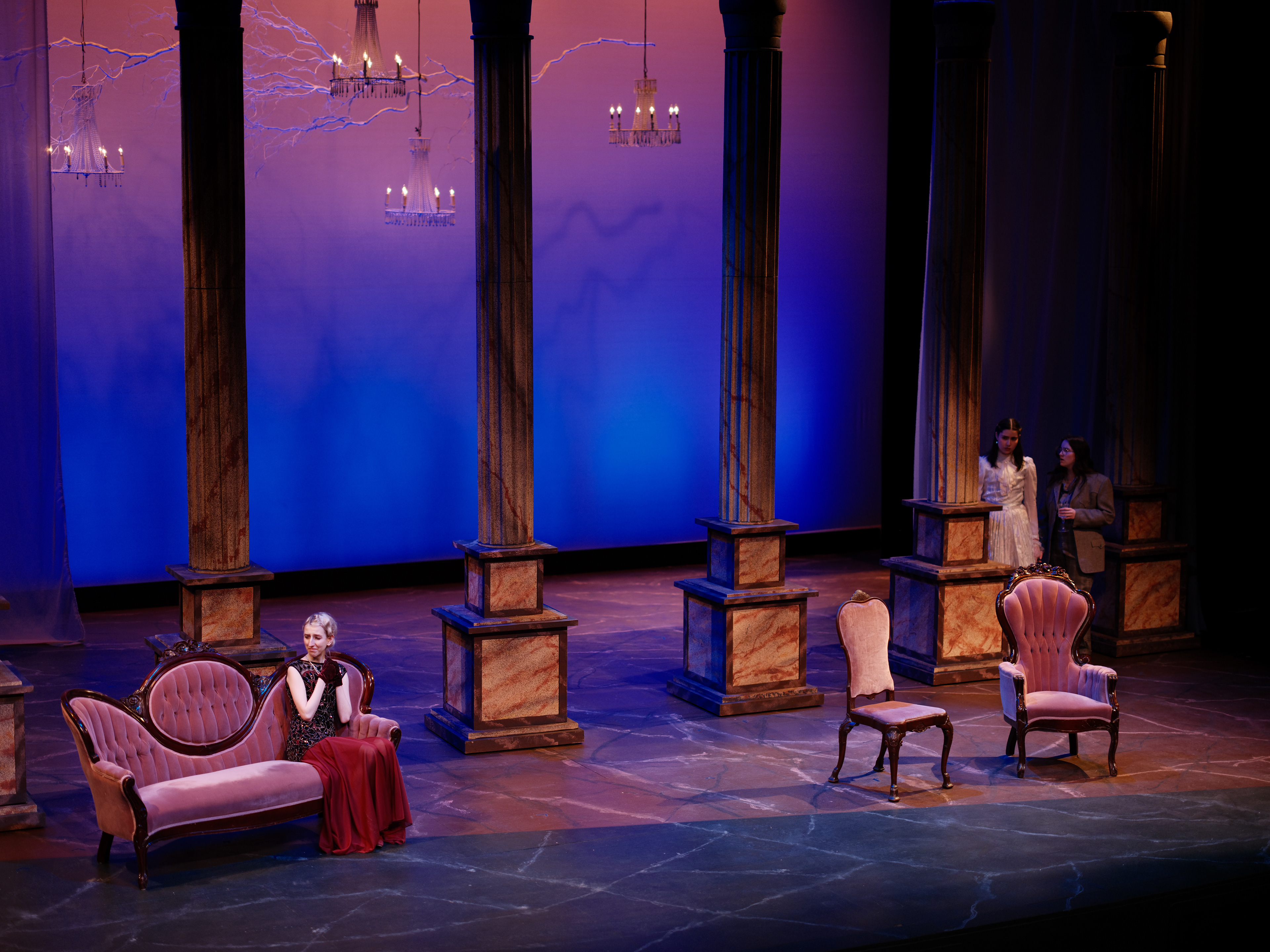 Soleil Kovács (left)