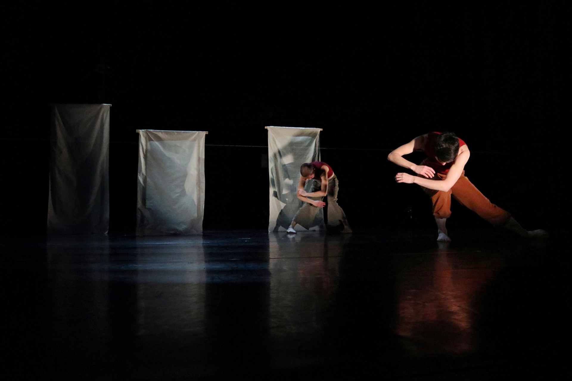 Dancers (from front): Katie Hanford, Shion Skye Carter