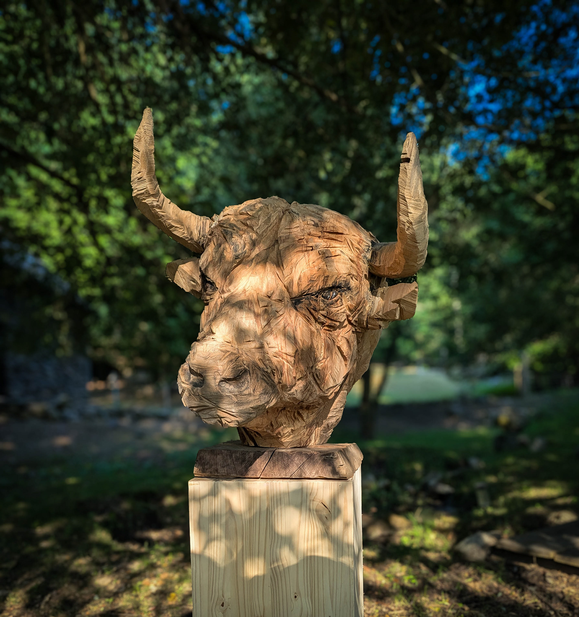 Sculpture de taureau à la tronçonneuse 4