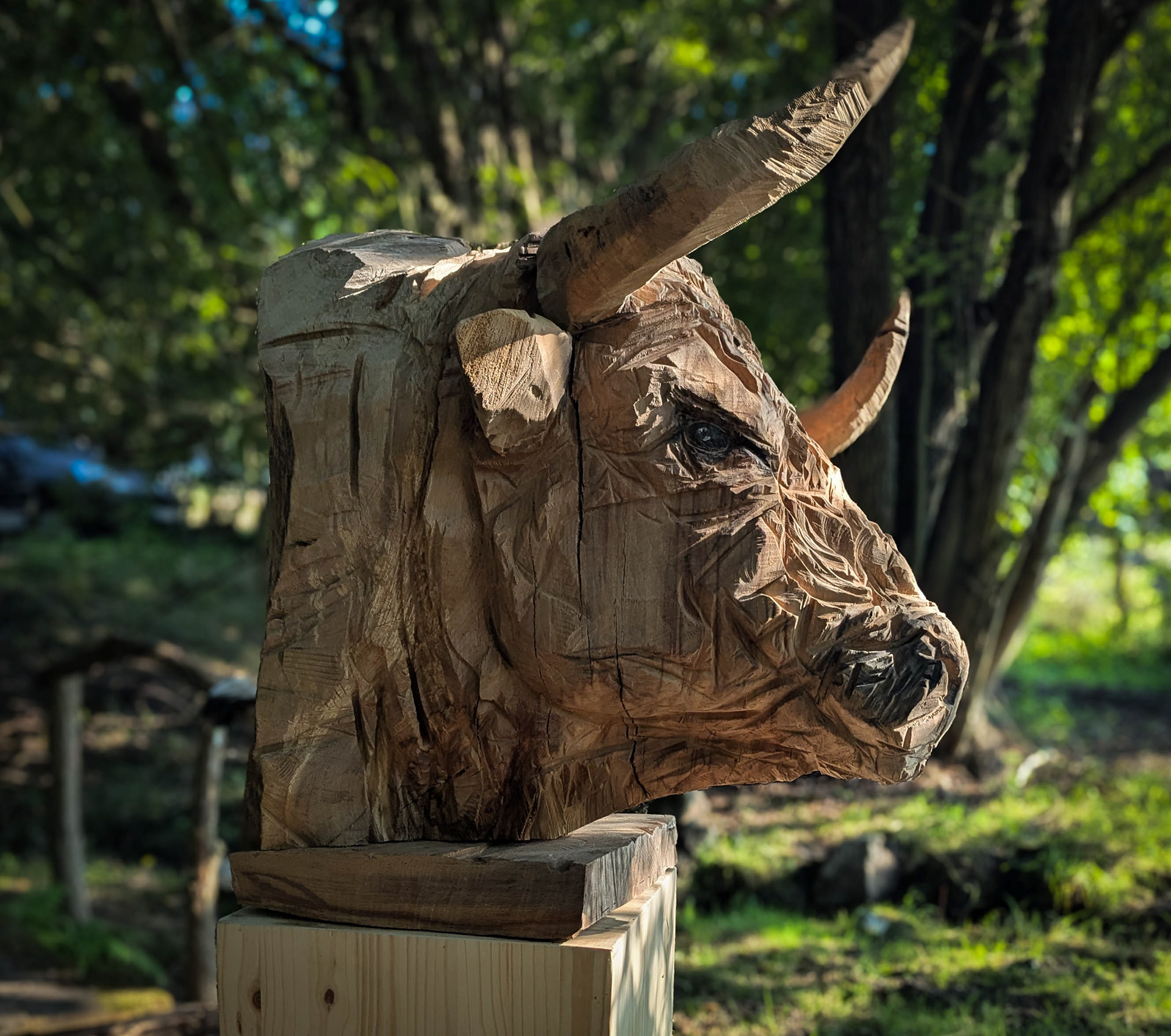 Sculpture de taureau à la tronçonneuse 6