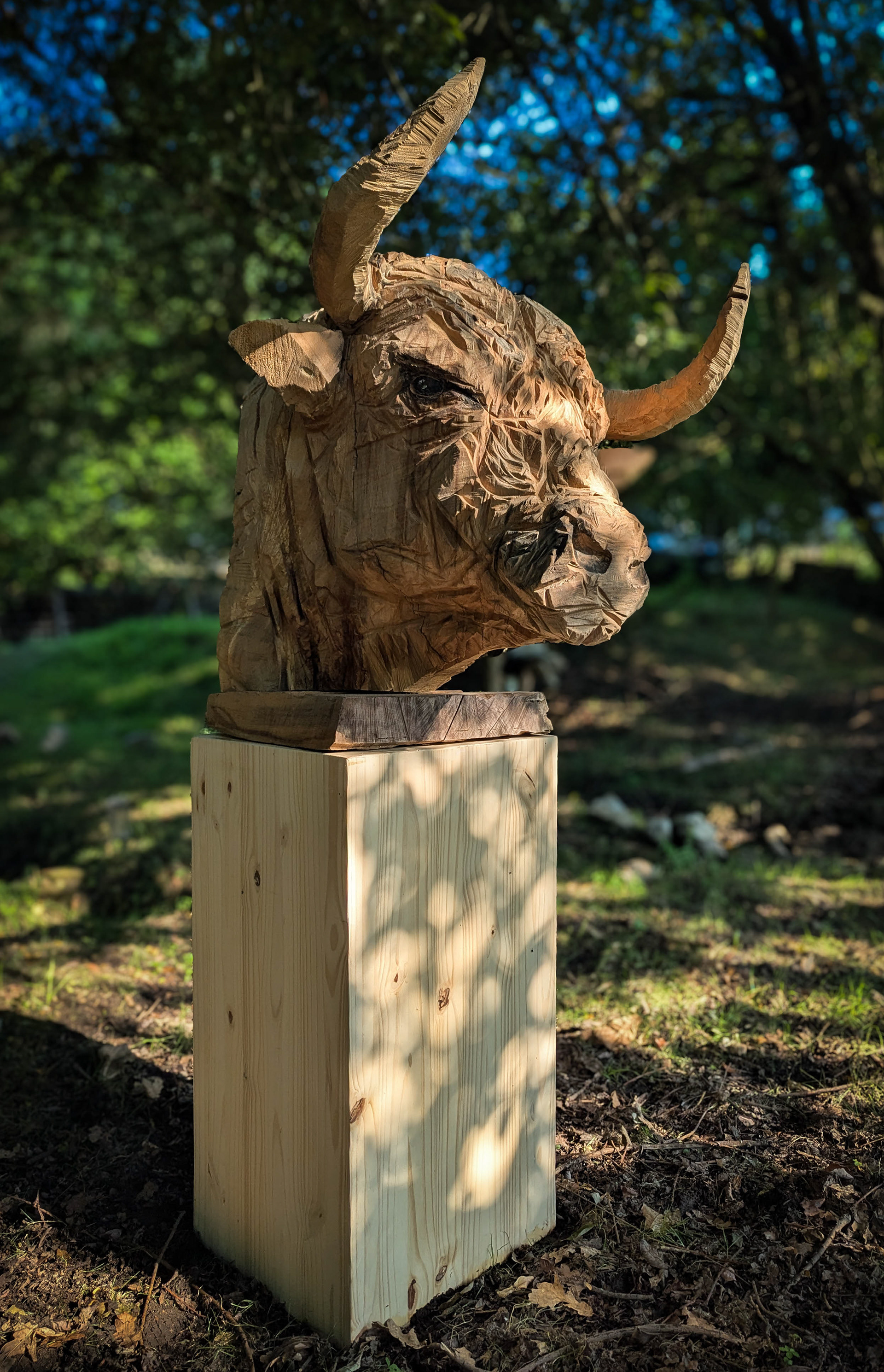 Sculpture de taureau à la tronçonneuse 3