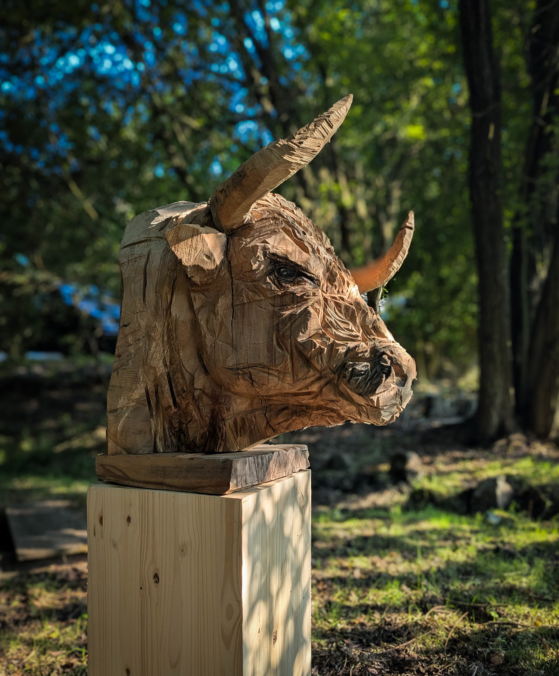 Sculpture de taureau à la tronçonneuse 5