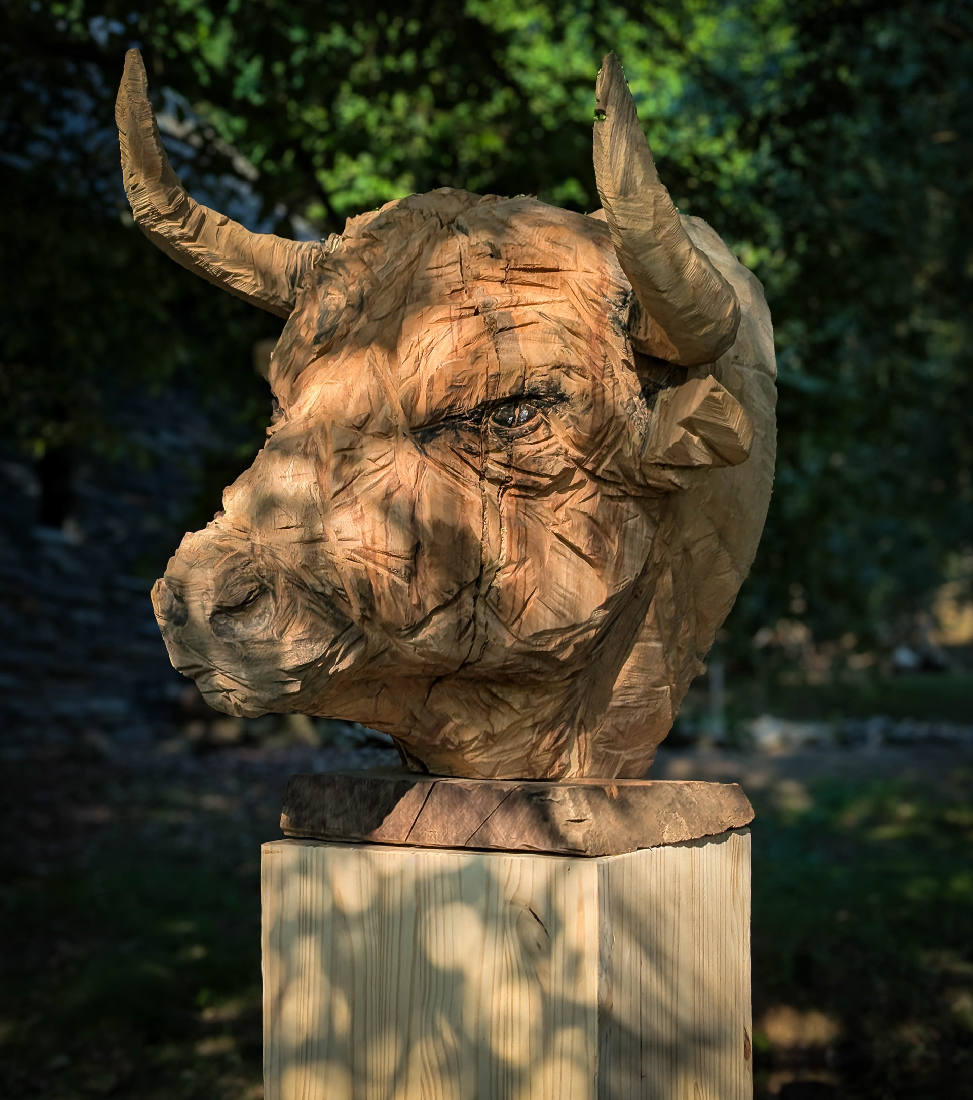 Sculpture de taureau à la tronçonneuse 1